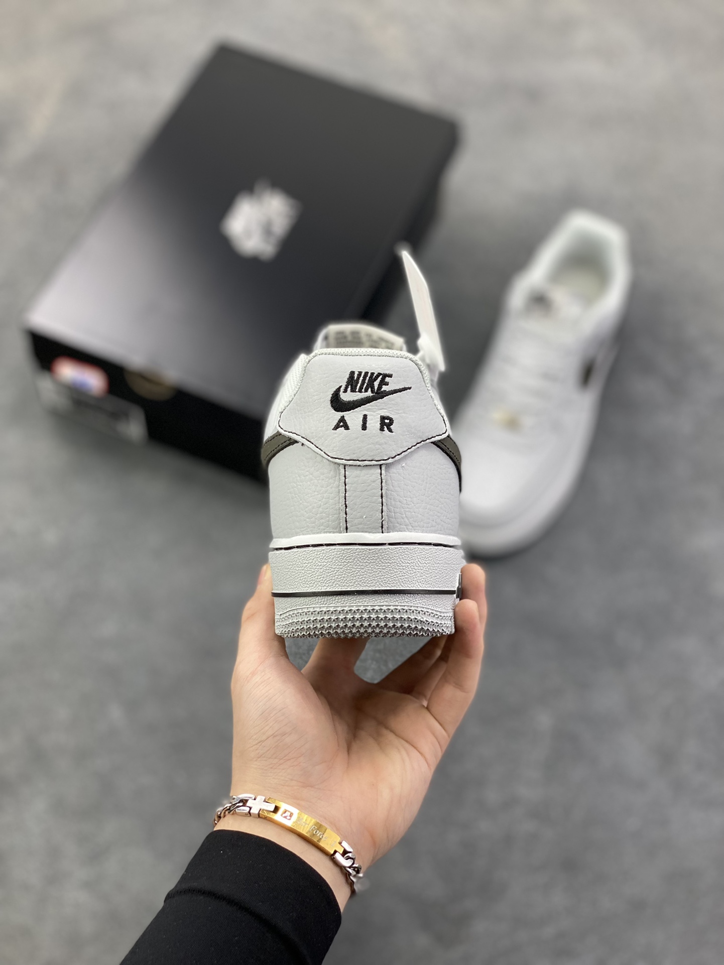 图片[4]-Nike Air Force 1 Low 灰线 原楦头原纸板 打造纯正空军版型 专注外贸渠道 全掌内置蜂窝气垫 原盒配件 原厂中底钢印、拉帮完美 货号：HQ2037-004 尺码：36 36.5 37.5 38 38.5 39 40 40.5 41 42 42.5 43 44 44.5 45-选品中心