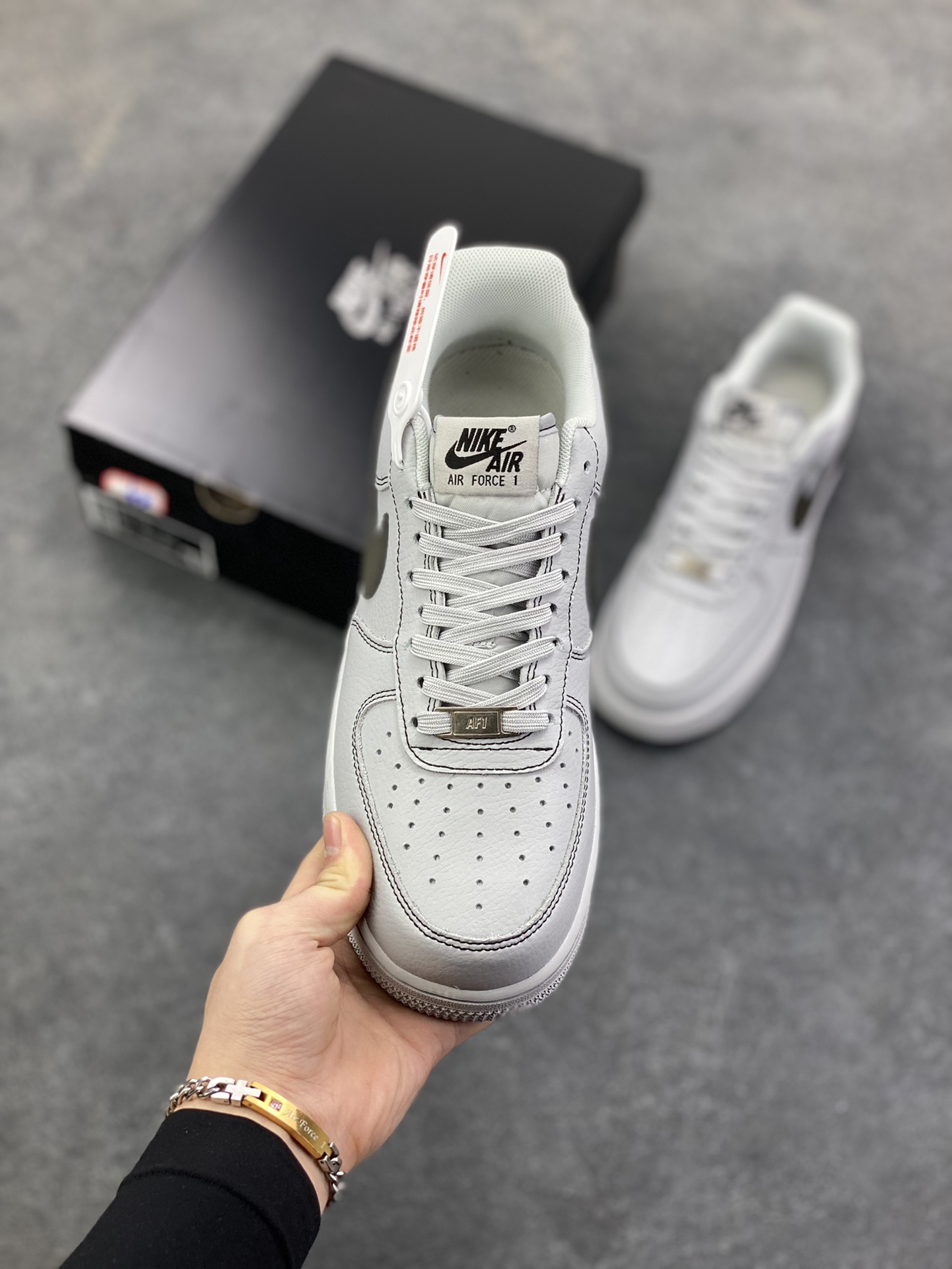 图片[2]-Nike Air Force 1 Low 灰线 原楦头原纸板 打造纯正空军版型 专注外贸渠道 全掌内置蜂窝气垫 原盒配件 原厂中底钢印、拉帮完美 货号：HQ2037-004 尺码：36 36.5 37.5 38 38.5 39 40 40.5 41 42 42.5 43 44 44.5 45-选品中心