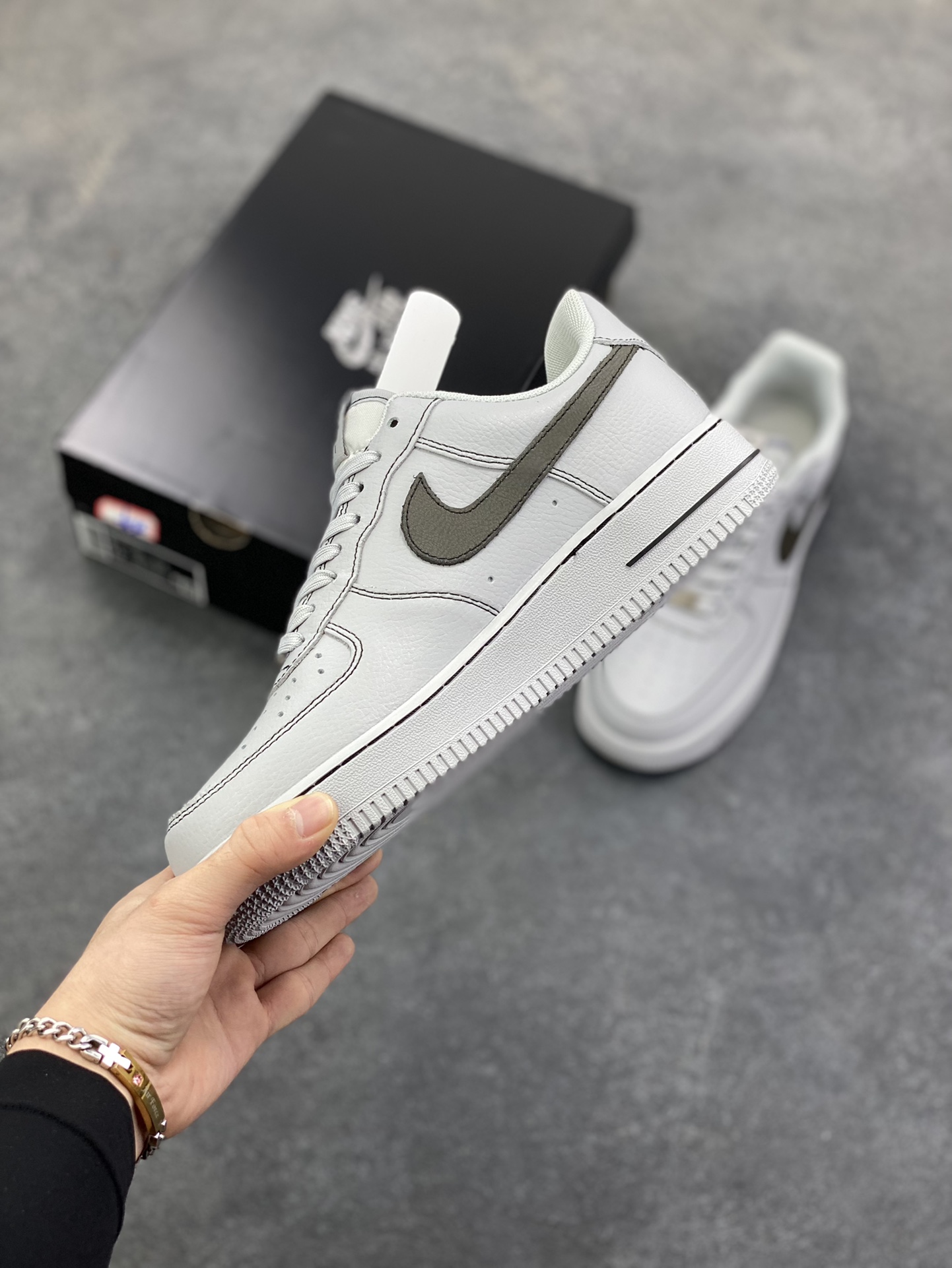 图片[3]-Nike Air Force 1 Low 灰线 原楦头原纸板 打造纯正空军版型 专注外贸渠道 全掌内置蜂窝气垫 原盒配件 原厂中底钢印、拉帮完美 货号：HQ2037-004 尺码：36 36.5 37.5 38 38.5 39 40 40.5 41 42 42.5 43 44 44.5 45-选品中心