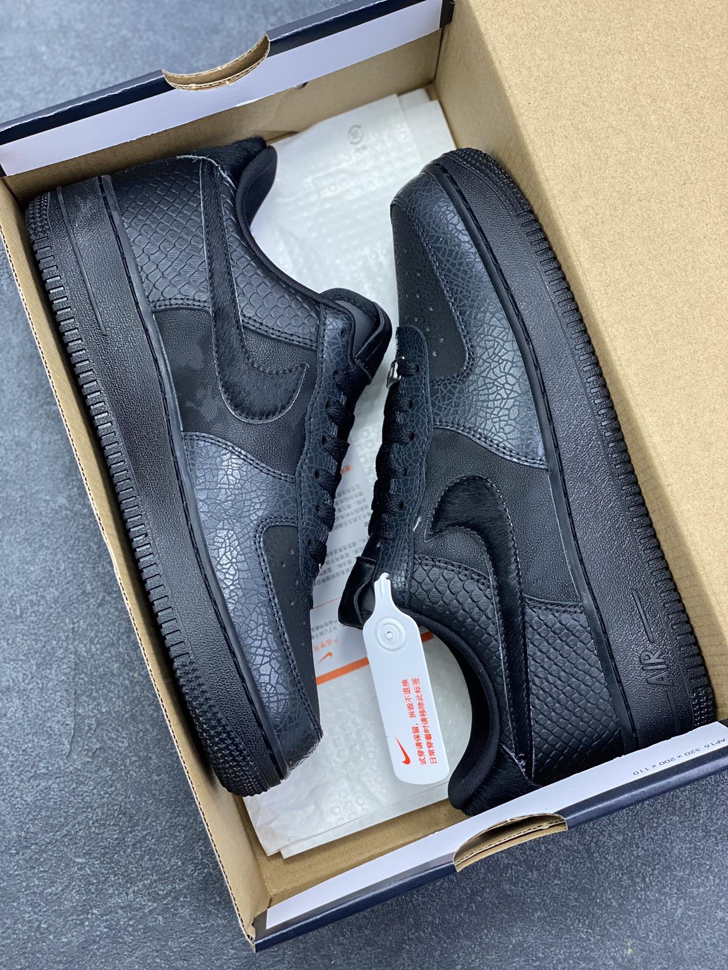 图片[9]-Nike Air Force 1 Low 黑裂纹 空军一号低帮运动休闲板鞋 原楦头原纸板 打造纯正空军版型 专注外贸渠道 全掌内置蜂窝气垫 原盒配件 原厂中底钢印、拉帮完美 货号：HQ1977-001 尺码：36 36.5 37.5 38 38.5 39 40 40.5 41 42 42.5 43 44 44.5 45-选品中心