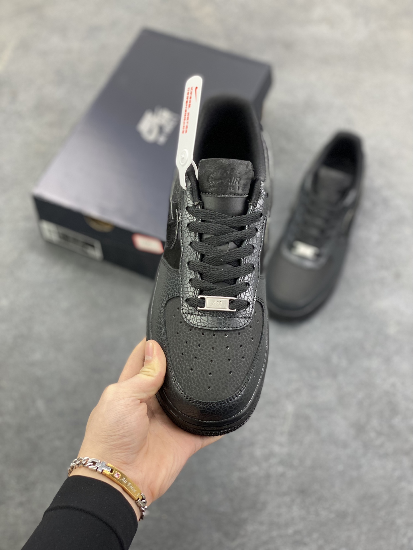 图片[2]-Nike Air Force 1 Low 黑裂纹 空军一号低帮运动休闲板鞋 原楦头原纸板 打造纯正空军版型 专注外贸渠道 全掌内置蜂窝气垫 原盒配件 原厂中底钢印、拉帮完美 货号：HQ1977-001 尺码：36 36.5 37.5 38 38.5 39 40 40.5 41 42 42.5 43 44 44.5 45-选品中心