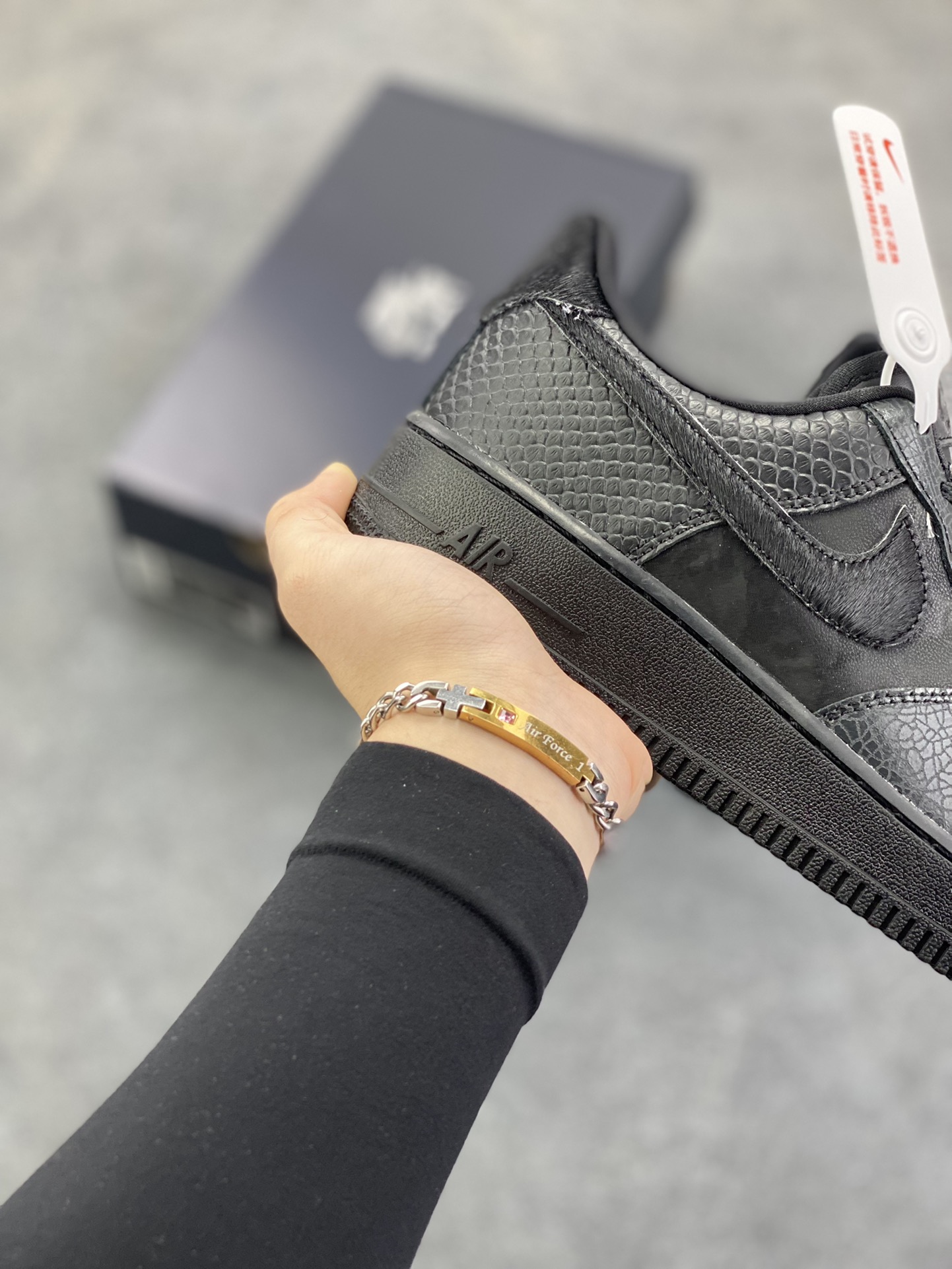 图片[6]-Nike Air Force 1 Low 黑裂纹 空军一号低帮运动休闲板鞋 原楦头原纸板 打造纯正空军版型 专注外贸渠道 全掌内置蜂窝气垫 原盒配件 原厂中底钢印、拉帮完美 货号：HQ1977-001 尺码：36 36.5 37.5 38 38.5 39 40 40.5 41 42 42.5 43 44 44.5 45-选品中心