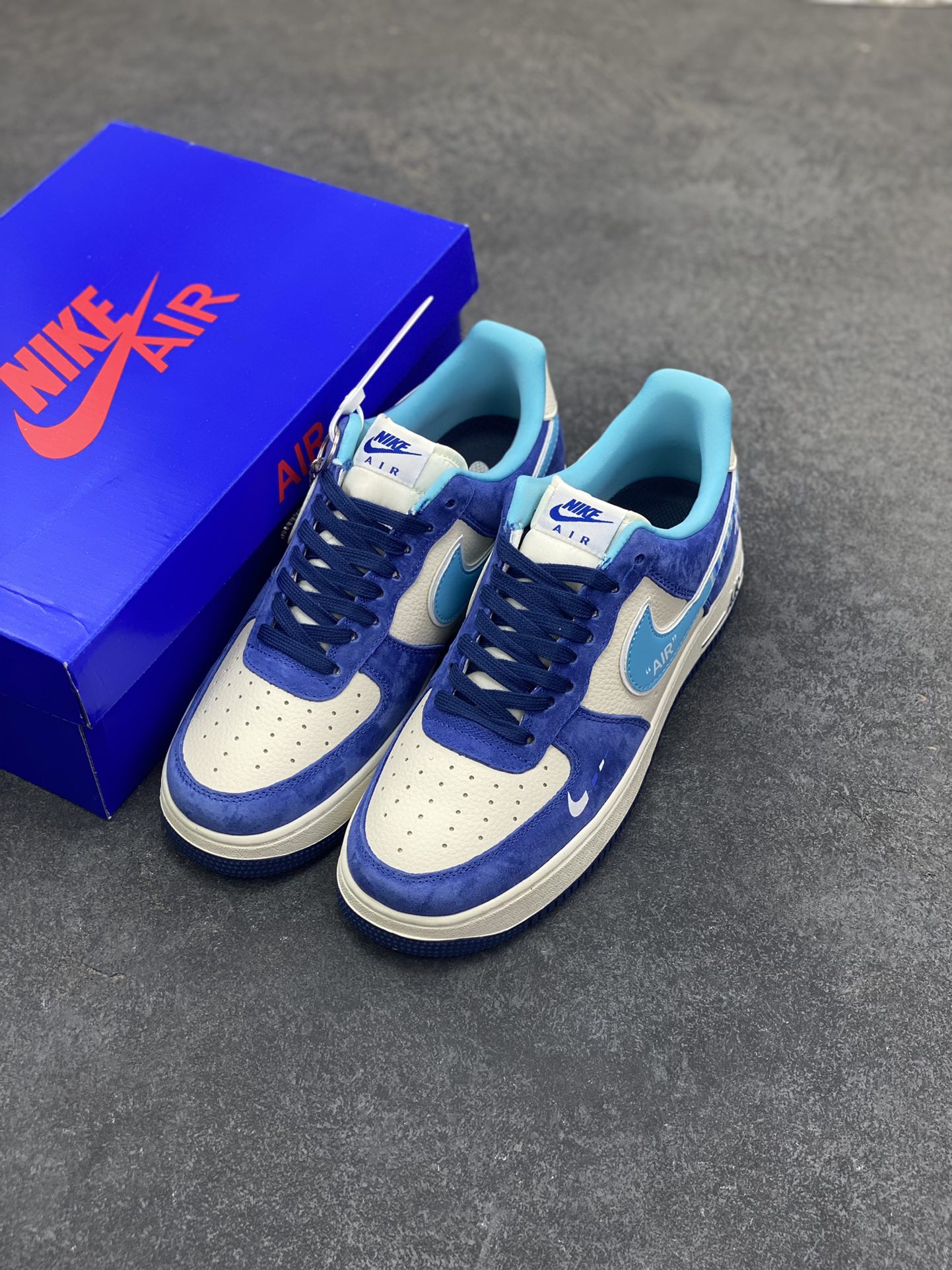 图片[8]-NIke Air Force 1 \’07 Low “UN联名——翻毛蓝”空军一号 低帮 运动鞋 休闲鞋 折边针车 工艺难度大 原楦头原纸板 原装鞋盒 定制五金配件 内置全掌气垫 原厂鞋底 货号：SY1388-003 尺码：36 36.5 37.5 38 38.5 39 40 40.5 41 42 42.5 43 44 44.5 45-选品中心