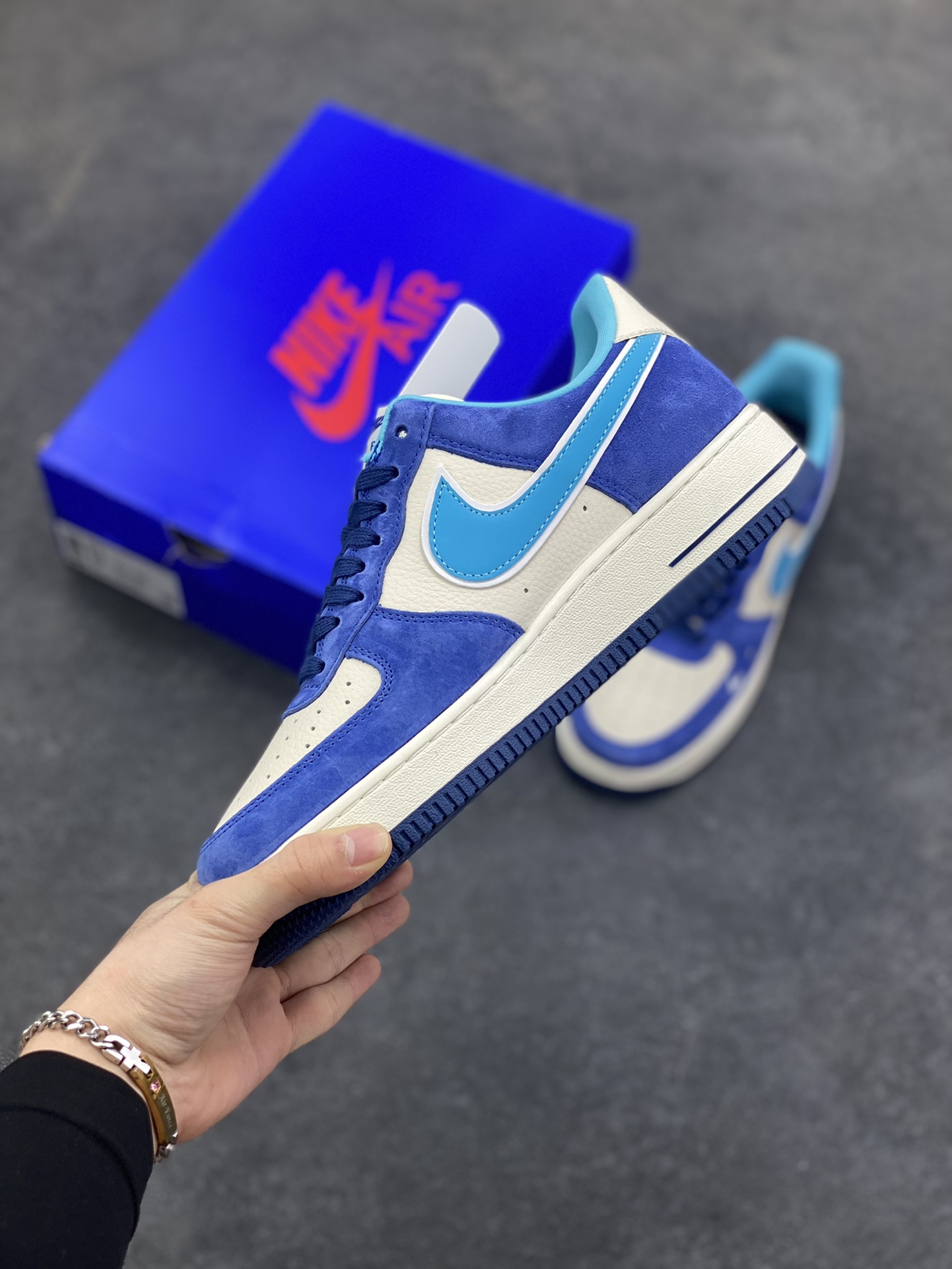 图片[3]-NIke Air Force 1 \’07 Low “UN联名——翻毛蓝”空军一号 低帮 运动鞋 休闲鞋 折边针车 工艺难度大 原楦头原纸板 原装鞋盒 定制五金配件 内置全掌气垫 原厂鞋底 货号：SY1388-003 尺码：36 36.5 37.5 38 38.5 39 40 40.5 41 42 42.5 43 44 44.5 45-选品中心