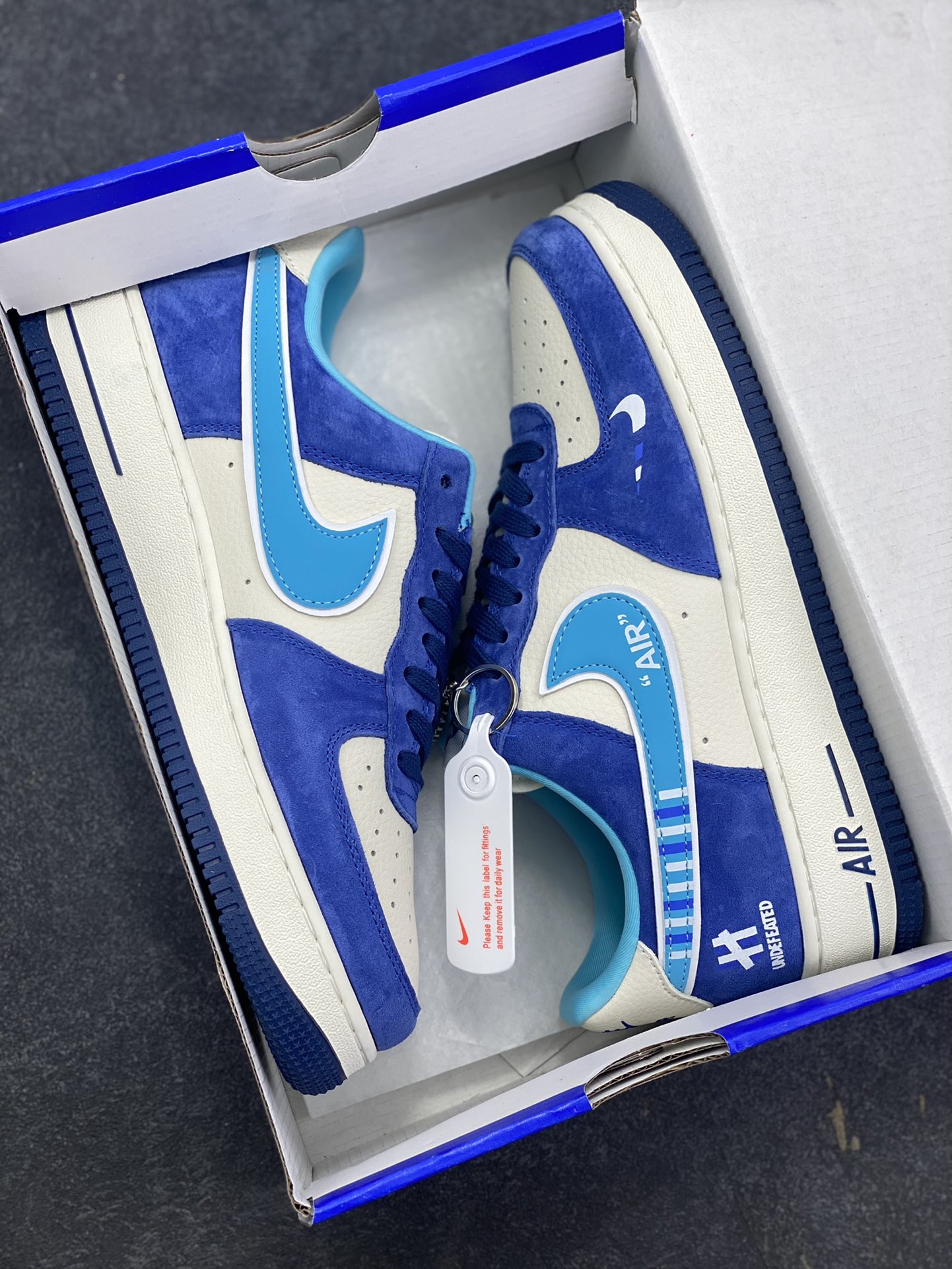 图片[9]-NIke Air Force 1 \’07 Low “UN联名——翻毛蓝”空军一号 低帮 运动鞋 休闲鞋 折边针车 工艺难度大 原楦头原纸板 原装鞋盒 定制五金配件 内置全掌气垫 原厂鞋底 货号：SY1388-003 尺码：36 36.5 37.5 38 38.5 39 40 40.5 41 42 42.5 43 44 44.5 45-选品中心