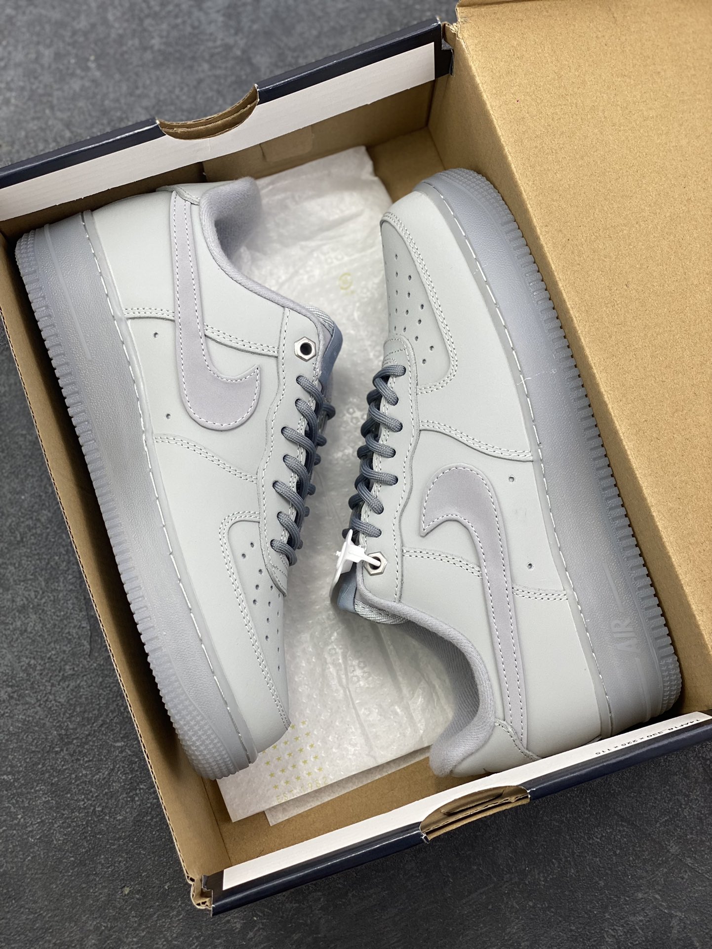 图片[9]-Nike Air Force 1 Low 灰水晶底 空军一号低帮运动休闲板鞋 原楦头原纸板 打造纯正空军版型 专注外贸渠道 全掌内置蜂窝气垫 原盒配件 原厂中底钢印、拉帮完美 货号：CJ9179-002 尺码：36 36.5 37.5 38 38.5 39 40 40.5 41 42 42.5 43 44 44.5 45-选品中心