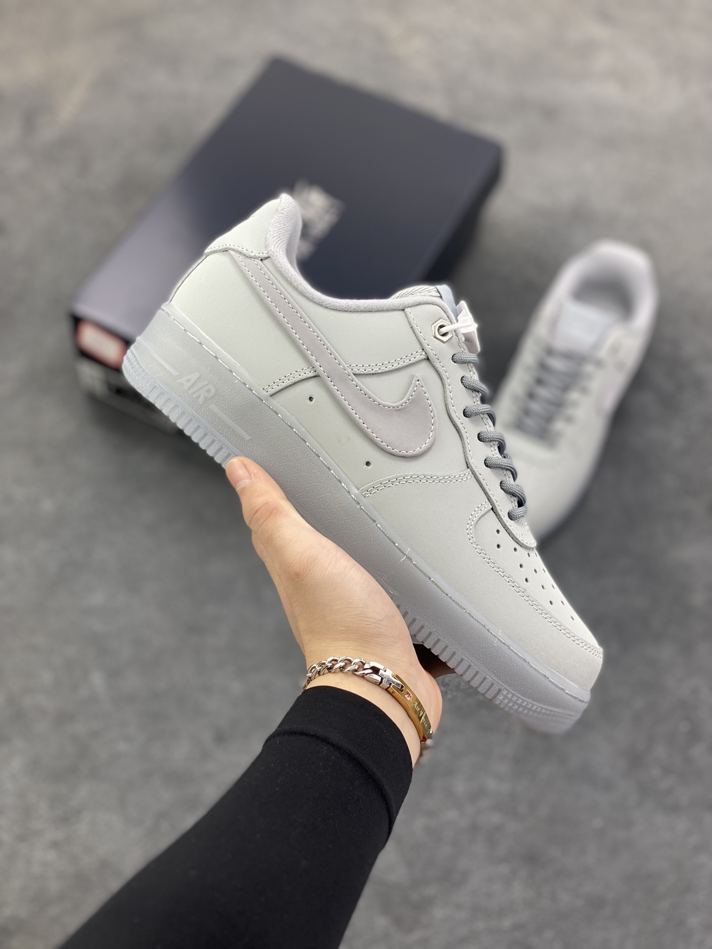 Nike Air Force 1 Low 灰水晶底 空军一号低帮运动休闲板鞋 原楦头原纸板 打造纯正空军版型 专注外贸渠道 全掌内置蜂窝气垫 原盒配件 原厂中底钢印、拉帮完美 货号：CJ9179-002 尺码：36 36.5 37.5 38 38.5 39 40 40.5 41 42 42.5 43 44 44.5 45-选品中心