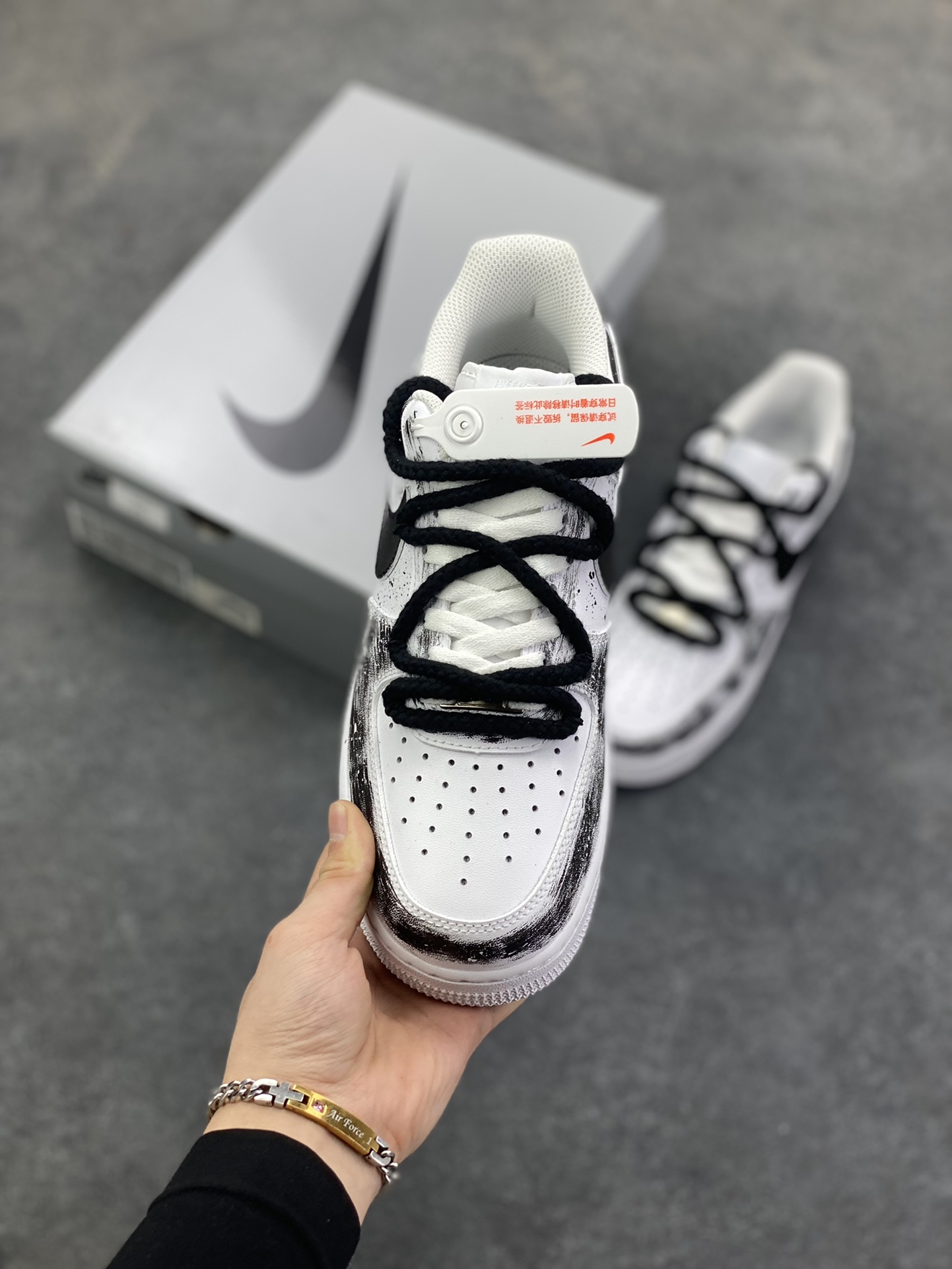 图片[2]-【定制球鞋】Nike Air Force 1 墨染初雪煤球小黑 经典复古潮流时尚擦色手绘喷墨晕染卡通国风 减震耐磨 低帮 板鞋 男女同款 黑白工艺难度大 原楦头原纸板 原装鞋盒 定制五金配件 内置全掌气垫 原厂鞋底 货号：CW2288-111 尺码： 36 36.5 37.5 38 38.5 39 40 40.5 41 42 42.5 43 44 44.5 45-选品中心