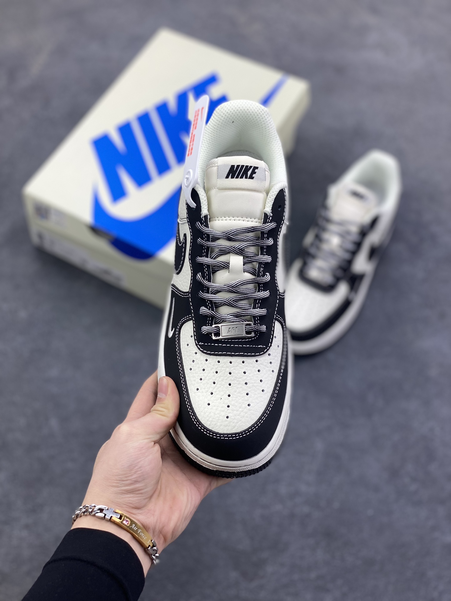 图片[2]-NIke Air Force 1 \’07 Low NIKE–经典黑白 空军一号低帮 运动鞋 休闲鞋 折边针车 工艺难度大 原楦头原纸板 高端定制鞋盒 原厂鞋底 超高清洁度 细节完美 货号：NH0601-574 尺码：36 36.5 37.5 38 38.5 39 40 40.5 41 42 42.5 43 44 44.5 45-选品中心