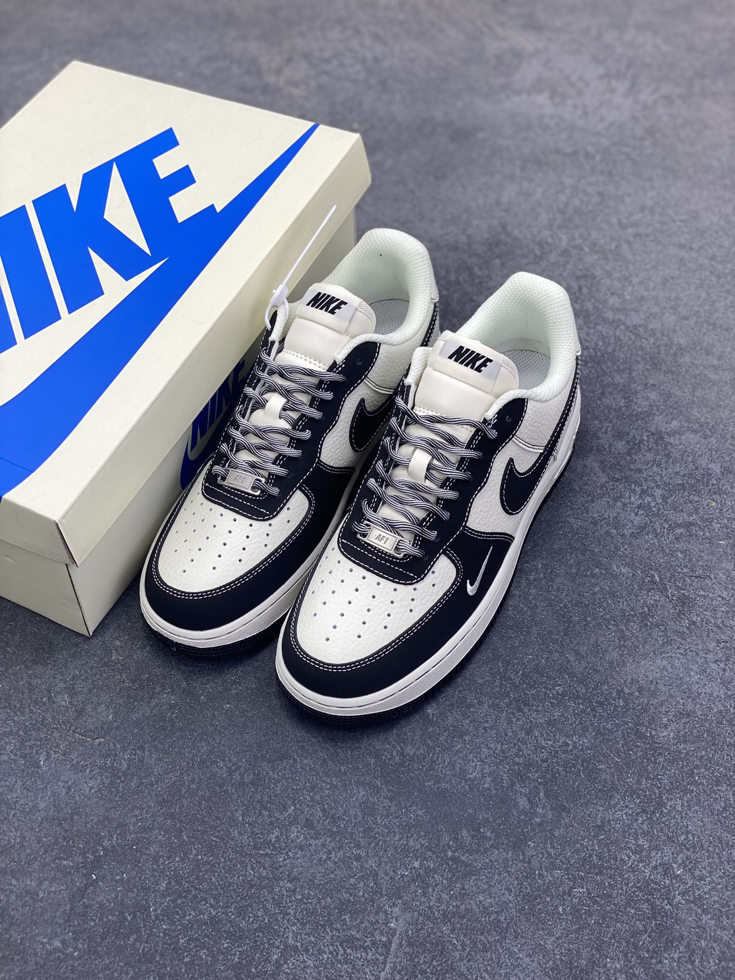 图片[8]-NIke Air Force 1 \’07 Low NIKE–经典黑白 空军一号低帮 运动鞋 休闲鞋 折边针车 工艺难度大 原楦头原纸板 高端定制鞋盒 原厂鞋底 超高清洁度 细节完美 货号：NH0601-574 尺码：36 36.5 37.5 38 38.5 39 40 40.5 41 42 42.5 43 44 44.5 45-选品中心