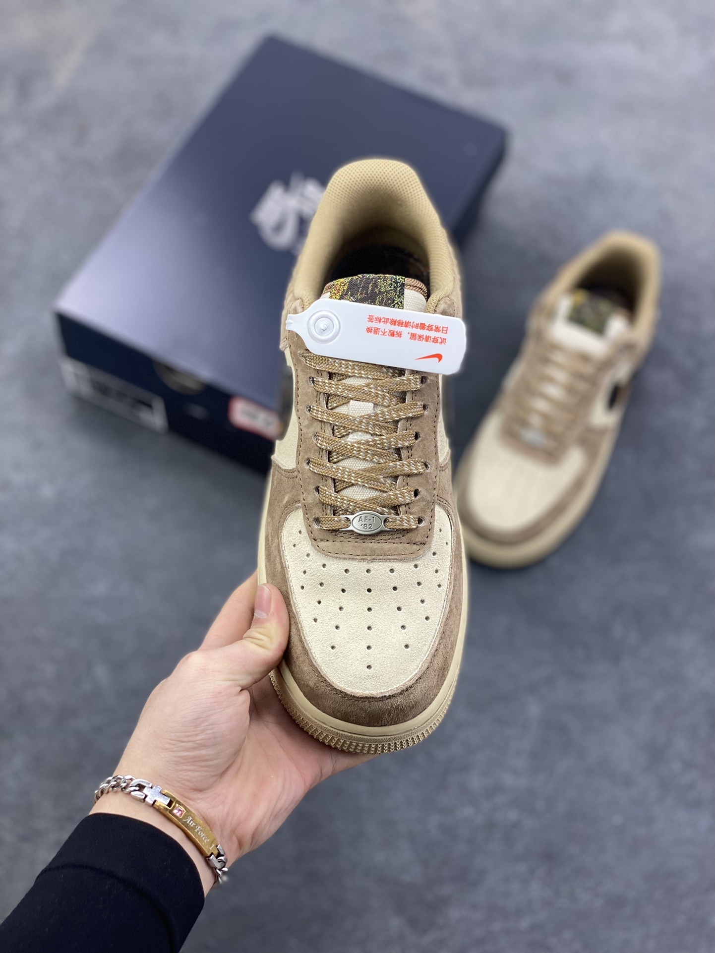 图片[2]-Nike Air Force 1 Low 棕米 空军一号低帮运动休闲板鞋 原楦头原纸板 打造纯正空军版型 专注外贸渠道 全掌内置蜂窝气垫 原盒配件 原厂中底钢印、拉帮完美 货号：IQ9803-200 尺码：36 36.5 37.5 38 38.5 39 40 40.5 41 42 42.5 43 44 44.5 45-选品中心