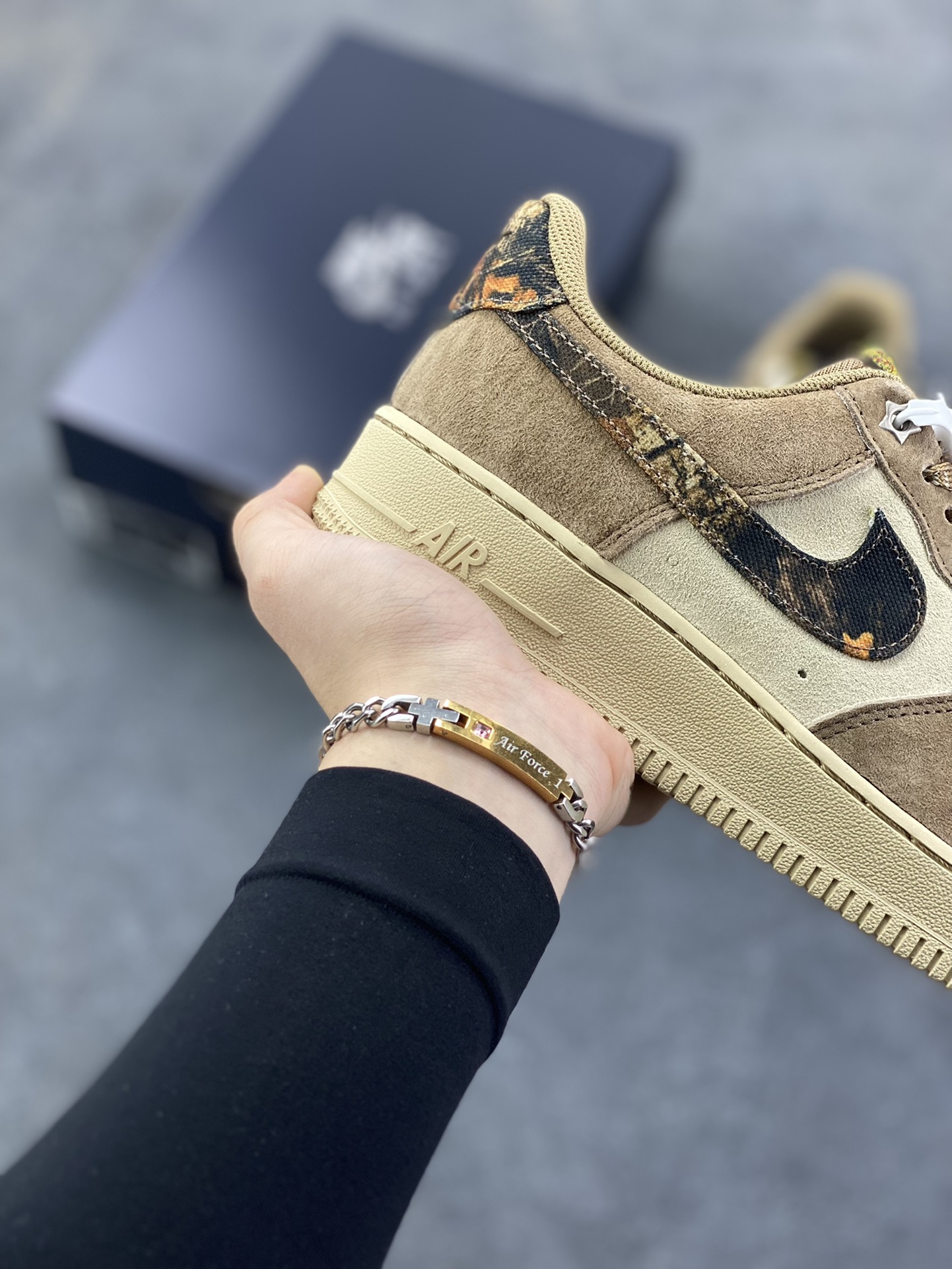 图片[6]-Nike Air Force 1 Low 棕米 空军一号低帮运动休闲板鞋 原楦头原纸板 打造纯正空军版型 专注外贸渠道 全掌内置蜂窝气垫 原盒配件 原厂中底钢印、拉帮完美 货号：IQ9803-200 尺码：36 36.5 37.5 38 38.5 39 40 40.5 41 42 42.5 43 44 44.5 45-选品中心