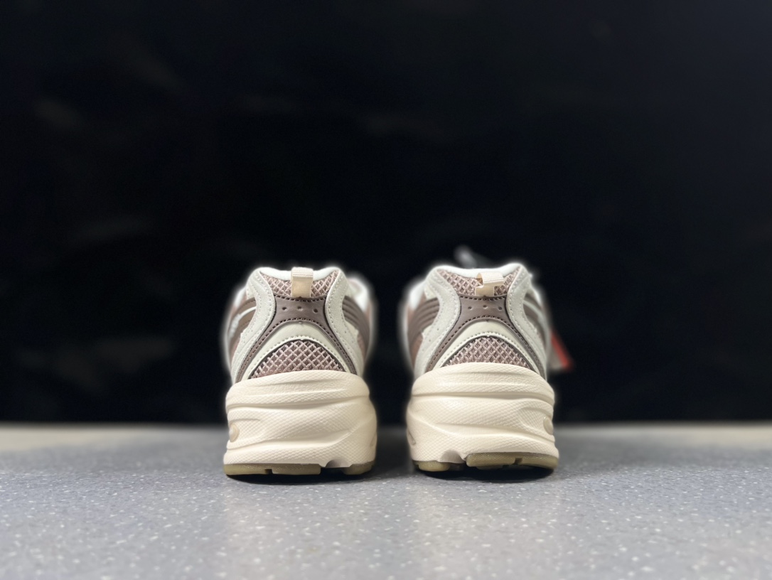 双十一福利特价💰199 新配色‼️
New Balance MR530AG
NB530复古休闲慢跑鞋 
采用原厂材料和胶水 供货天猫混迹各大专柜商场 
全套模具 纯原装皮料切割 质感无敌王
36-45