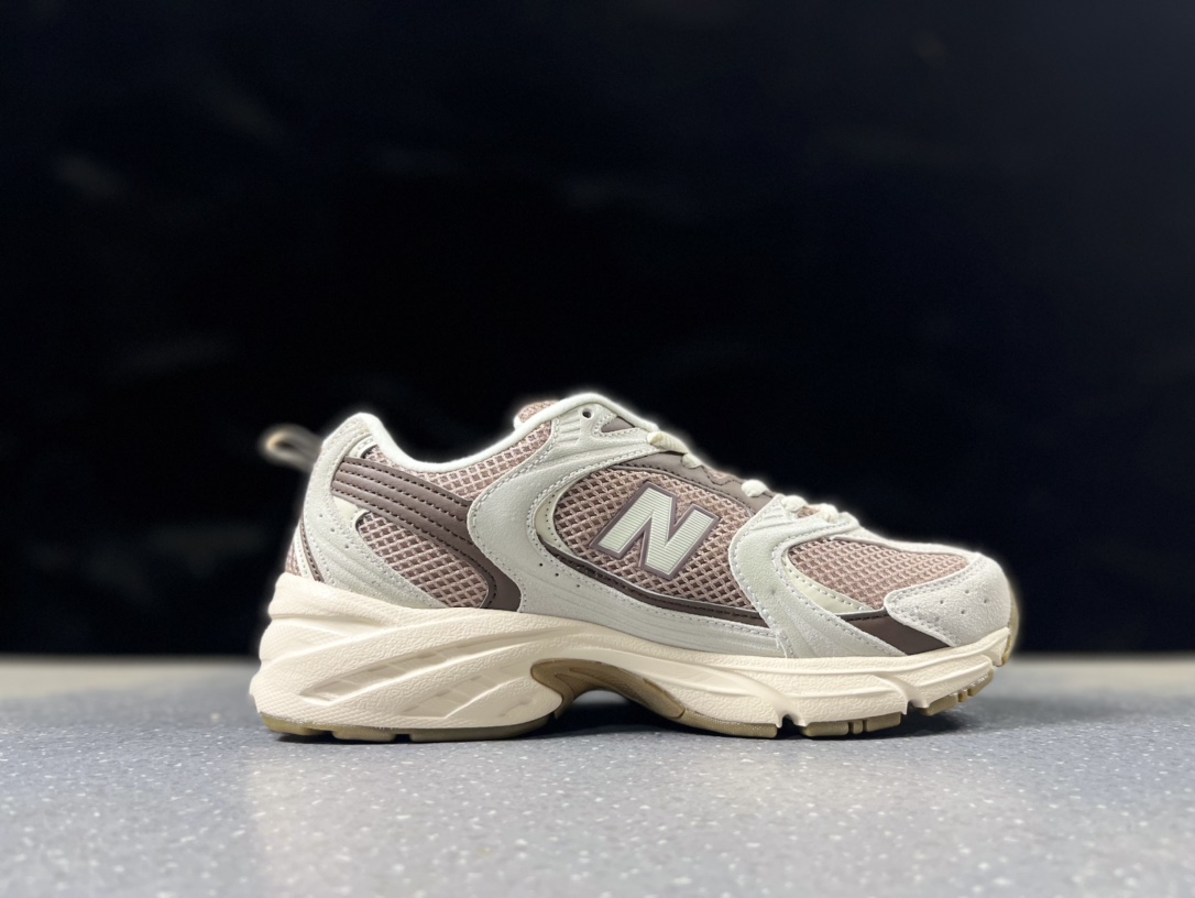 双十一福利特价💰199 新配色‼️
New Balance MR530AG
NB530复古休闲慢跑鞋 
采用原厂材料和胶水 供货天猫混迹各大专柜商场 
全套模具 纯原装皮料切割 质感无敌王
36-45