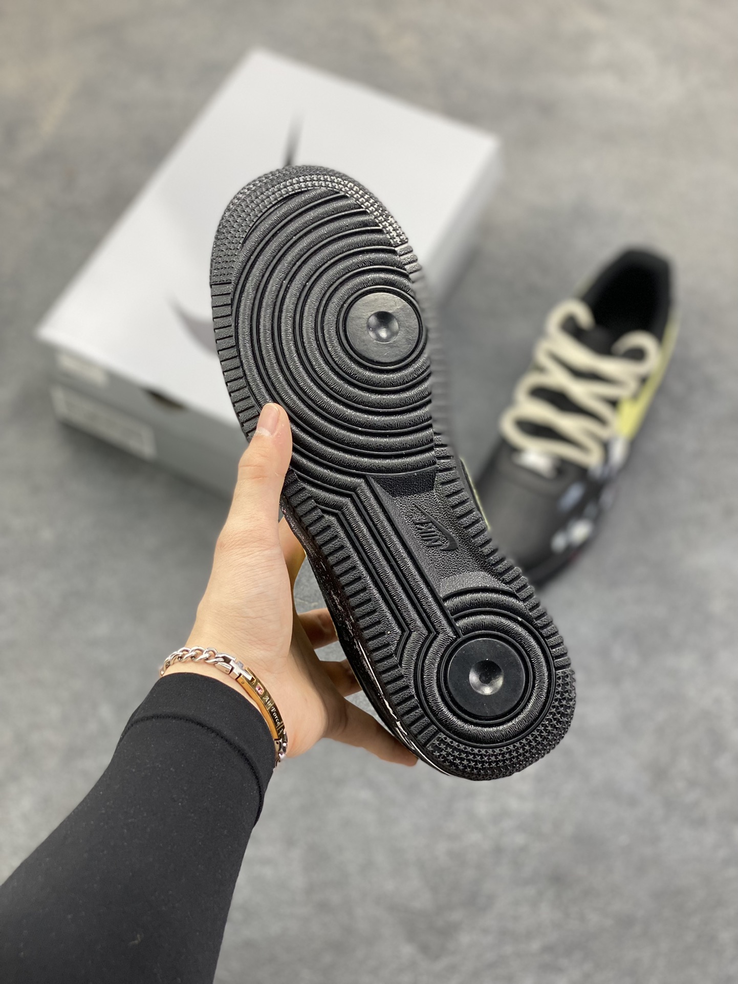 图片[5]-【定制球鞋】Nike Air Force 1 空军一号 手绘涂鸦 做旧复古 潮流百搭 小菊花 绑带 耐磨 低帮 板鞋 男女同款黑白工艺难度大 原楦头原纸板 原装鞋盒 定制五金配件 内置全掌气垫 原厂鞋底 货号：CW2288-111 尺码： 36 36.5 37.5 38 38.5 39 40 40.5 41 42 42.5 43 44 44.5 45-选品中心