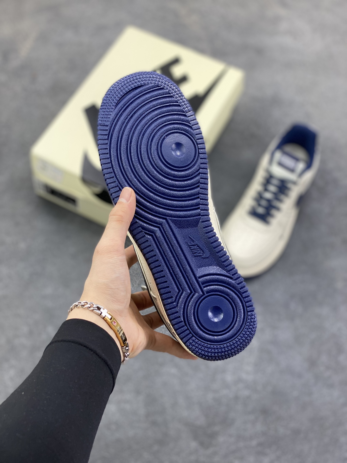 图片[5]-NIke Air Force 1 \’07 Low “Supreme联名——午夜蓝”空军一号 低帮 运动鞋 休闲鞋 折边针车 工艺难度大 原楦头原纸板 原装鞋盒 定制五金配件 内置全掌气垫 原厂鞋底 货号：DD1982-319 尺码：36 36.5 37.5 38 38.5 39 40 40.5 41 42 42.5 43 44 44.5 45-选品中心