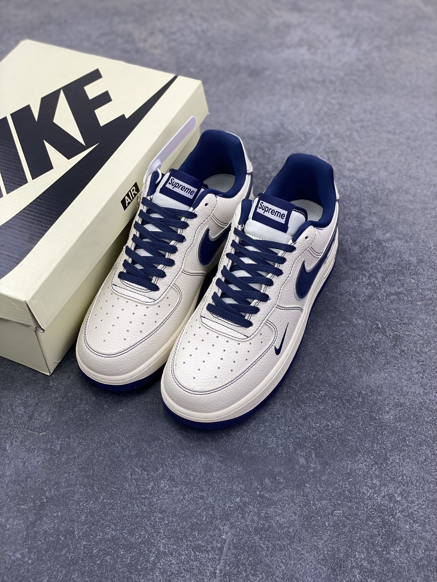 图片[8]-NIke Air Force 1 \’07 Low “Supreme联名——午夜蓝”空军一号 低帮 运动鞋 休闲鞋 折边针车 工艺难度大 原楦头原纸板 原装鞋盒 定制五金配件 内置全掌气垫 原厂鞋底 货号：DD1982-319 尺码：36 36.5 37.5 38 38.5 39 40 40.5 41 42 42.5 43 44 44.5 45-选品中心