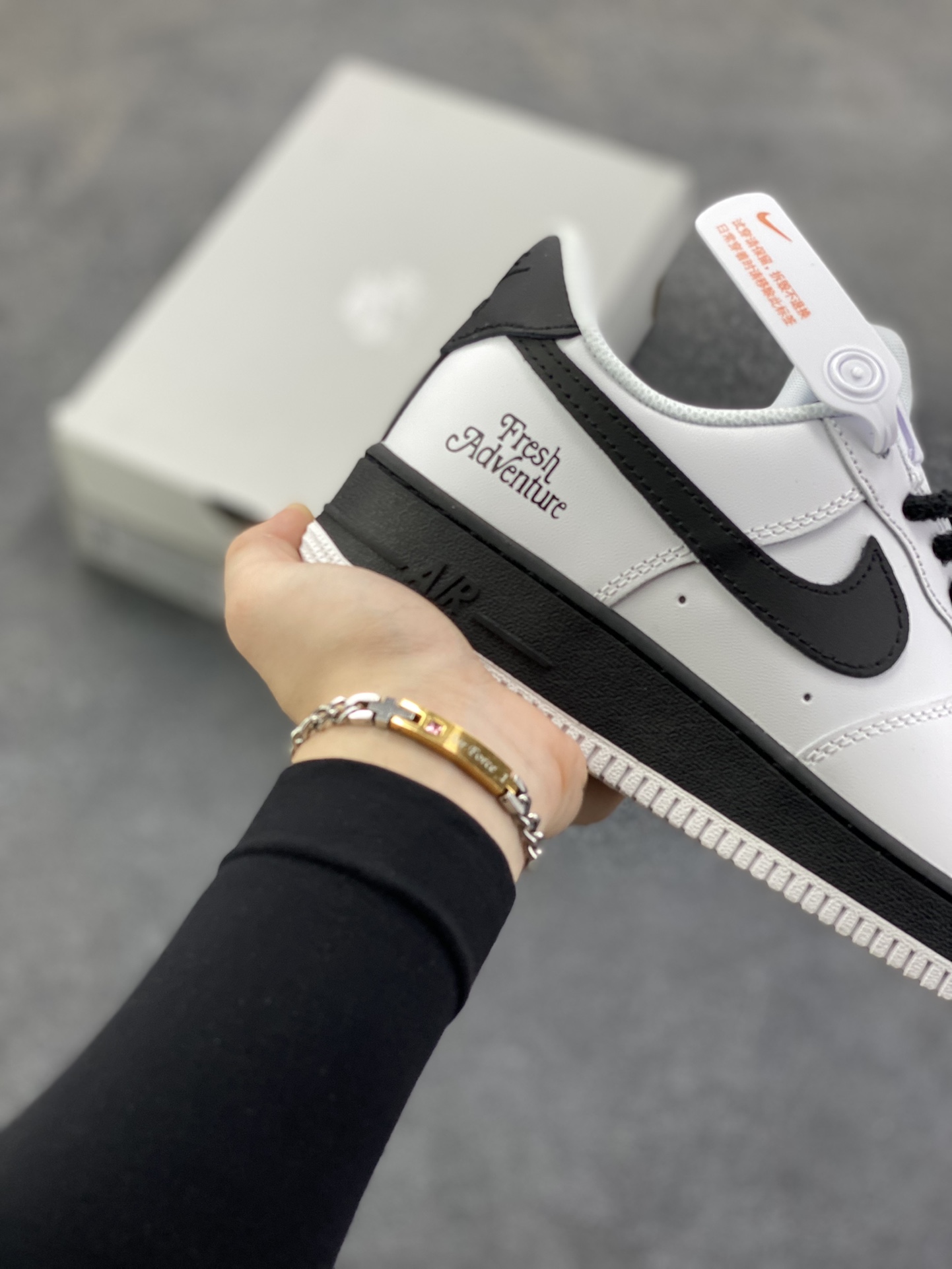 图片[6]-Nike Air Force 1 Low 空军一号低帮百搭休闲运动板鞋。柔软、弹性十足的缓震性能和出色的中底设计，横跨复古与现代的外型结合，造就出风靡全球三十多年的Force 1，直到今天还深受青睐。 货号：DD8959-100 尺码：36 36.5 37.5 38 38.5 39 40 40.5 41 42 42.5 43 44 44.5 45-选品中心