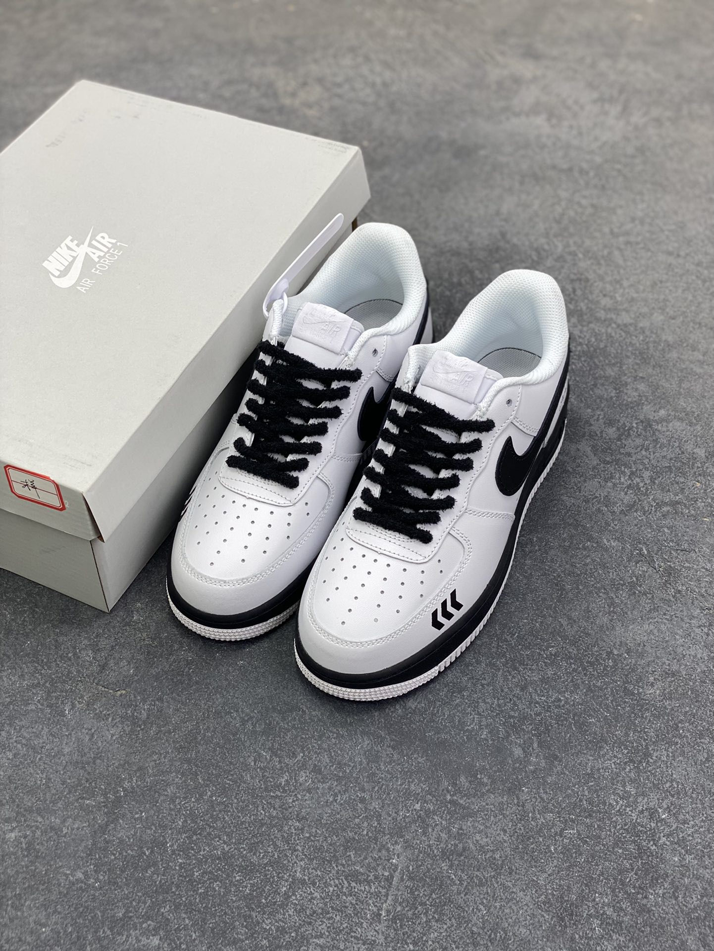 图片[8]-Nike Air Force 1 Low 空军一号低帮百搭休闲运动板鞋。柔软、弹性十足的缓震性能和出色的中底设计，横跨复古与现代的外型结合，造就出风靡全球三十多年的Force 1，直到今天还深受青睐。 货号：DD8959-100 尺码：36 36.5 37.5 38 38.5 39 40 40.5 41 42 42.5 43 44 44.5 45-选品中心