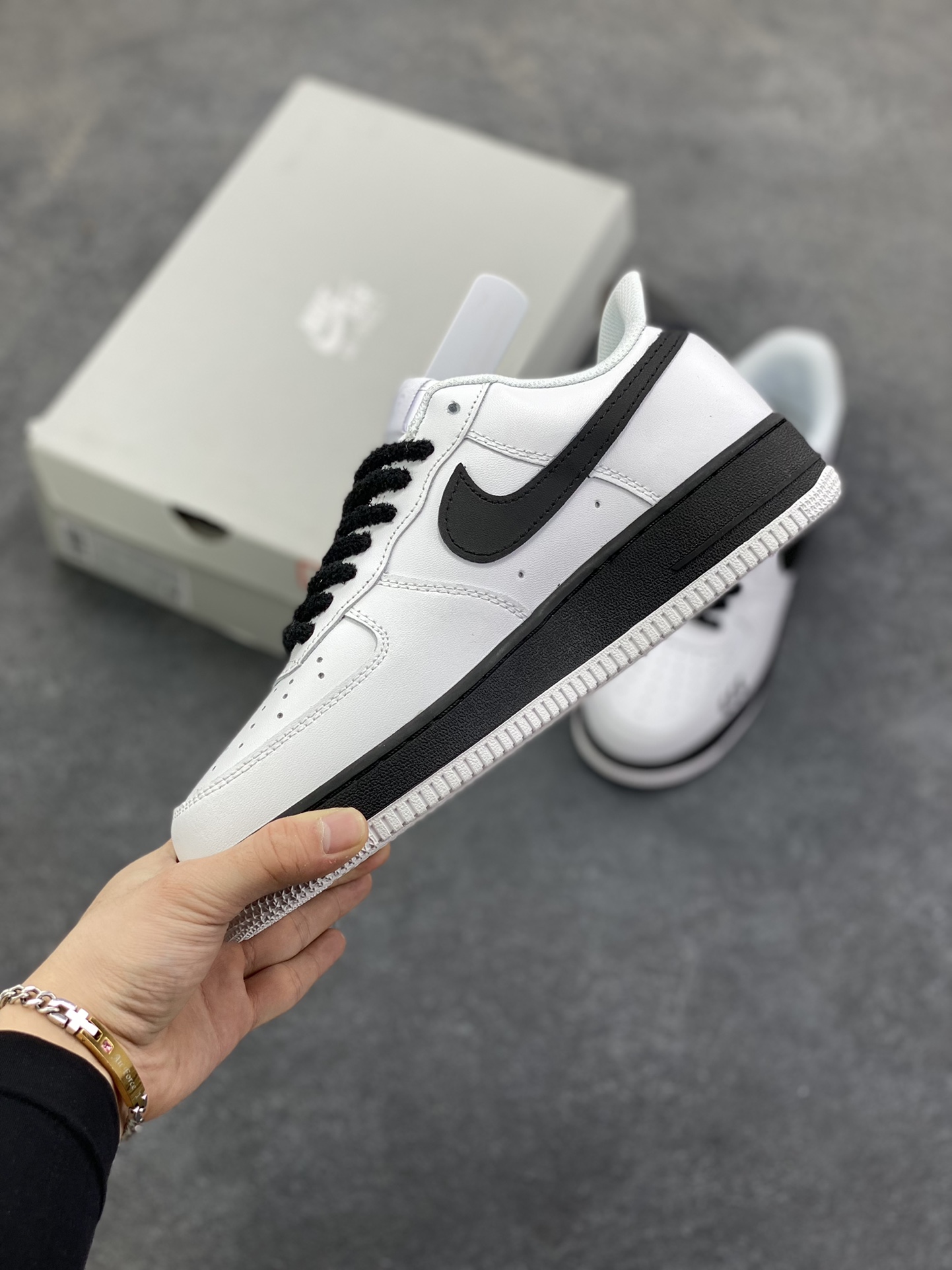 图片[3]-Nike Air Force 1 Low 空军一号低帮百搭休闲运动板鞋。柔软、弹性十足的缓震性能和出色的中底设计，横跨复古与现代的外型结合，造就出风靡全球三十多年的Force 1，直到今天还深受青睐。 货号：DD8959-100 尺码：36 36.5 37.5 38 38.5 39 40 40.5 41 42 42.5 43 44 44.5 45-选品中心