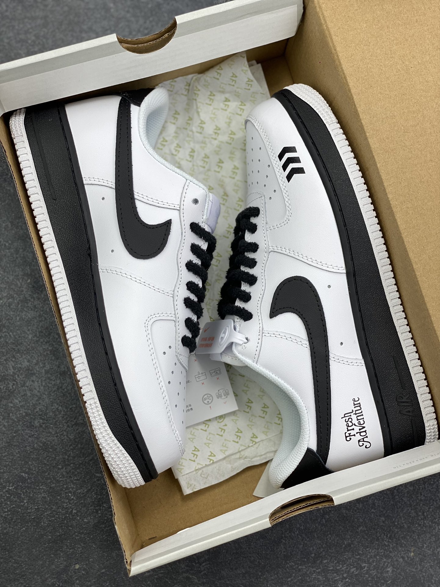 图片[9]-Nike Air Force 1 Low 空军一号低帮百搭休闲运动板鞋。柔软、弹性十足的缓震性能和出色的中底设计，横跨复古与现代的外型结合，造就出风靡全球三十多年的Force 1，直到今天还深受青睐。 货号：DD8959-100 尺码：36 36.5 37.5 38 38.5 39 40 40.5 41 42 42.5 43 44 44.5 45-选品中心