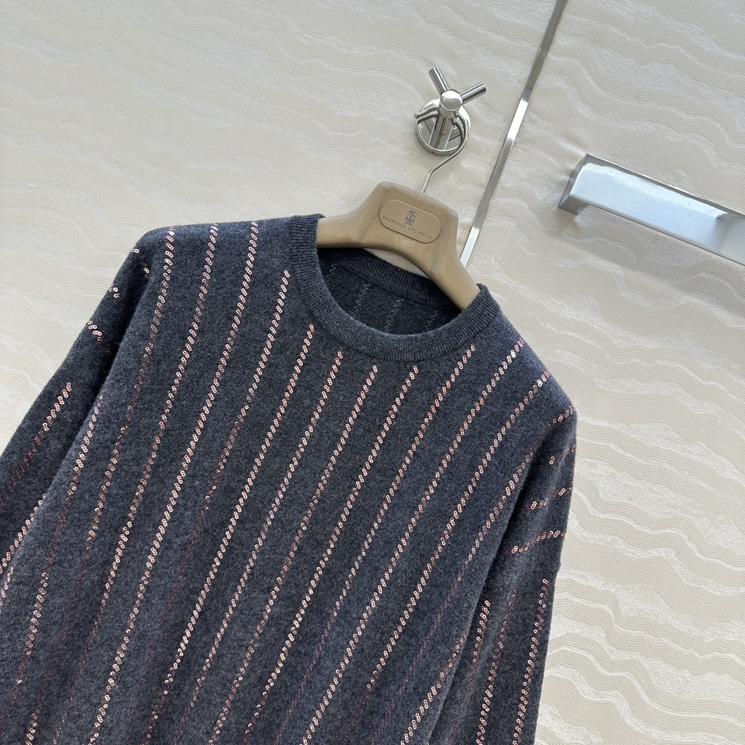 高端原单品质！行走的高定 Bc老钱风穿搭，意大利美学配色条纹珠片落肩羊绒上衣。重工前后定位刺绣珠片工艺，