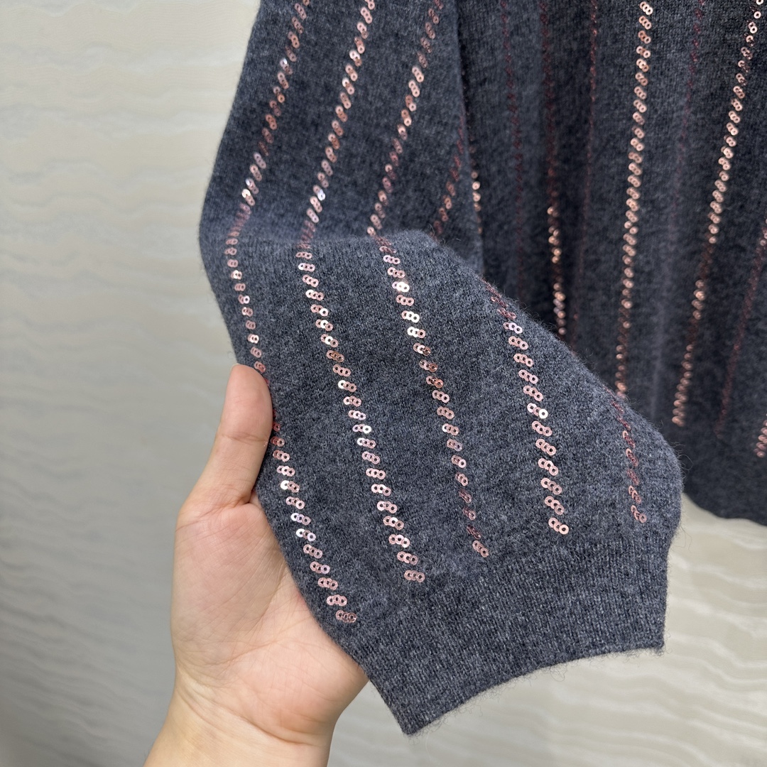 高端原单品质！行走的高定 Bc老钱风穿搭，意大利美学配色条纹珠片落肩羊绒上衣。重工前后定位刺绣珠片工艺，