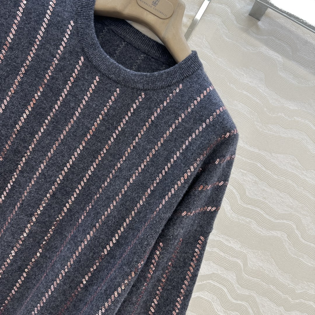 高端原单品质！行走的高定 Bc老钱风穿搭，意大利美学配色条纹珠片落肩羊绒上衣。重工前后定位刺绣珠片工艺，