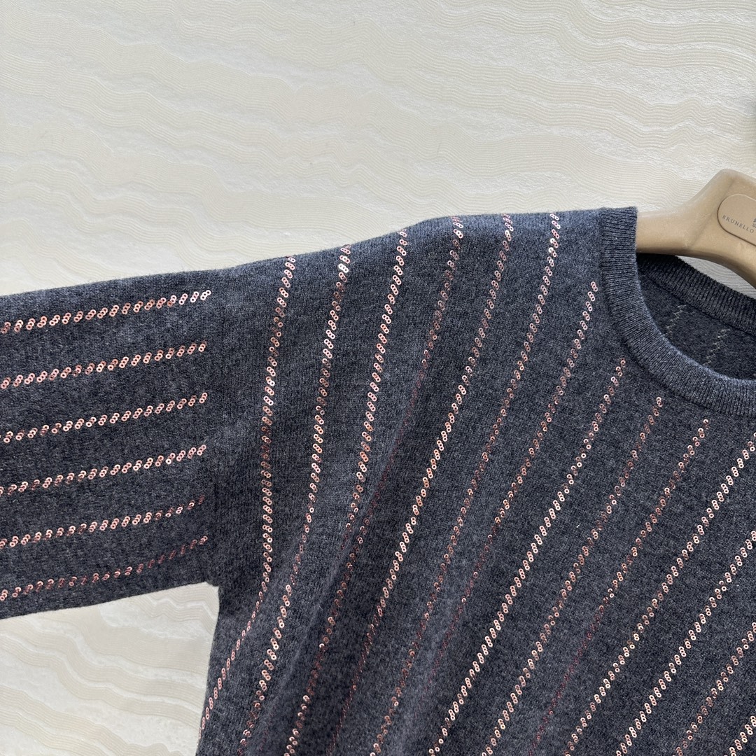 高端原单品质！行走的高定 Bc老钱风穿搭，意大利美学配色条纹珠片落肩羊绒上衣。重工前后定位刺绣珠片工艺，