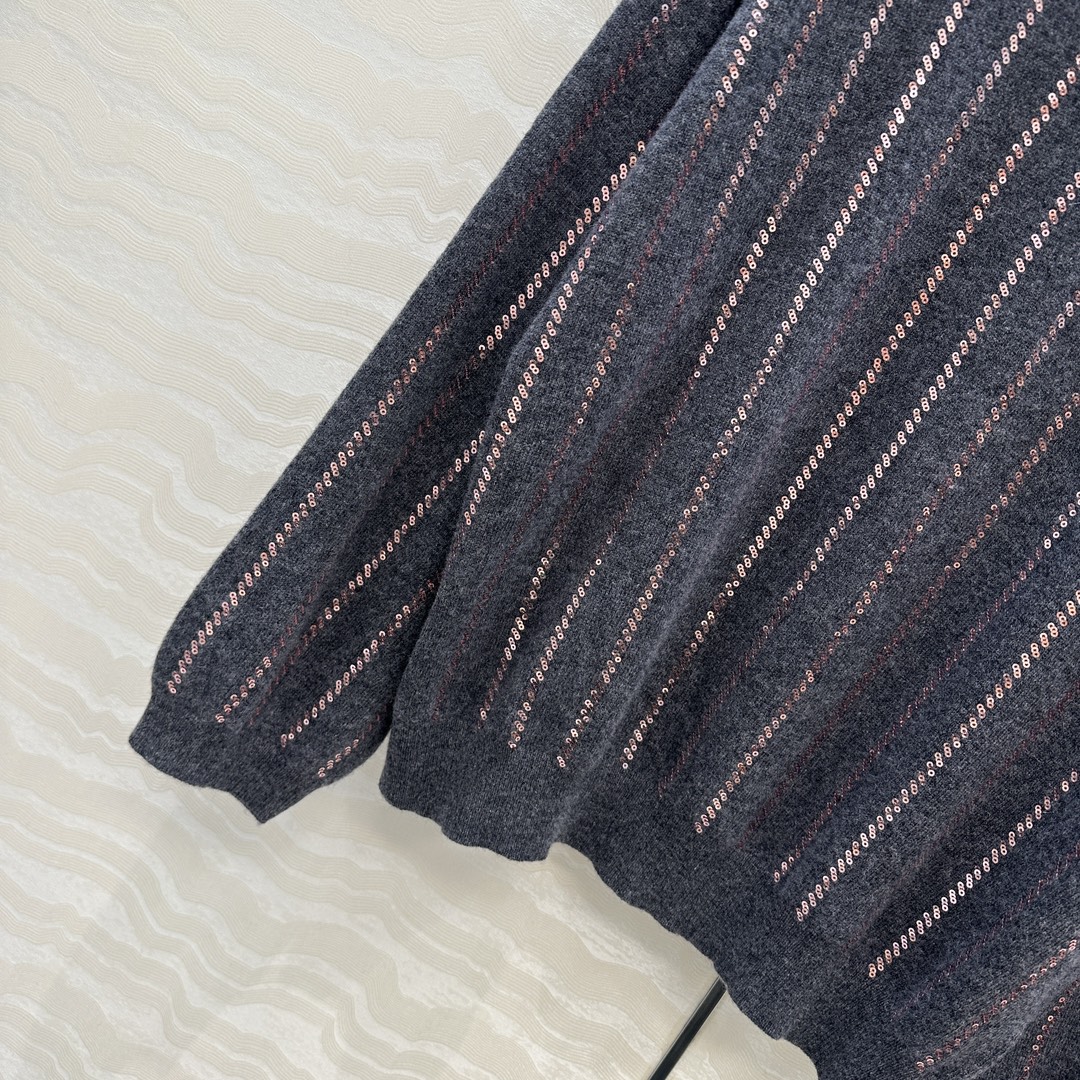 高端原单品质！行走的高定 Bc老钱风穿搭，意大利美学配色条纹珠片落肩羊绒上衣。重工前后定位刺绣珠片工艺，