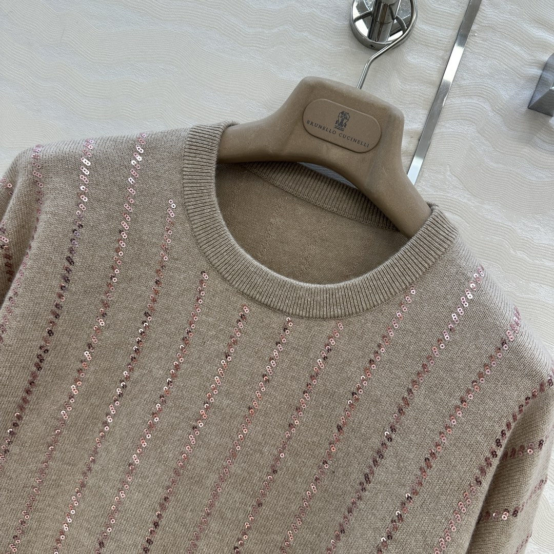 高端原单品质！行走的高定 Bc老钱风穿搭，意大利美学配色条纹珠片落肩羊绒上衣。重工前后定位刺绣珠片工艺，