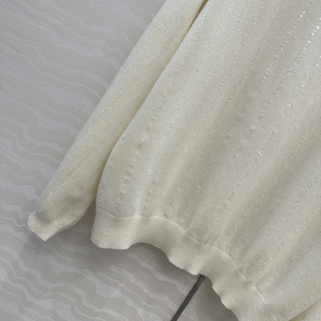 高端原单品质！行走的高定 Bc老钱风穿搭，意大利美学配色条纹珠片落肩羊绒上衣。重工前后定位刺绣珠片工艺，