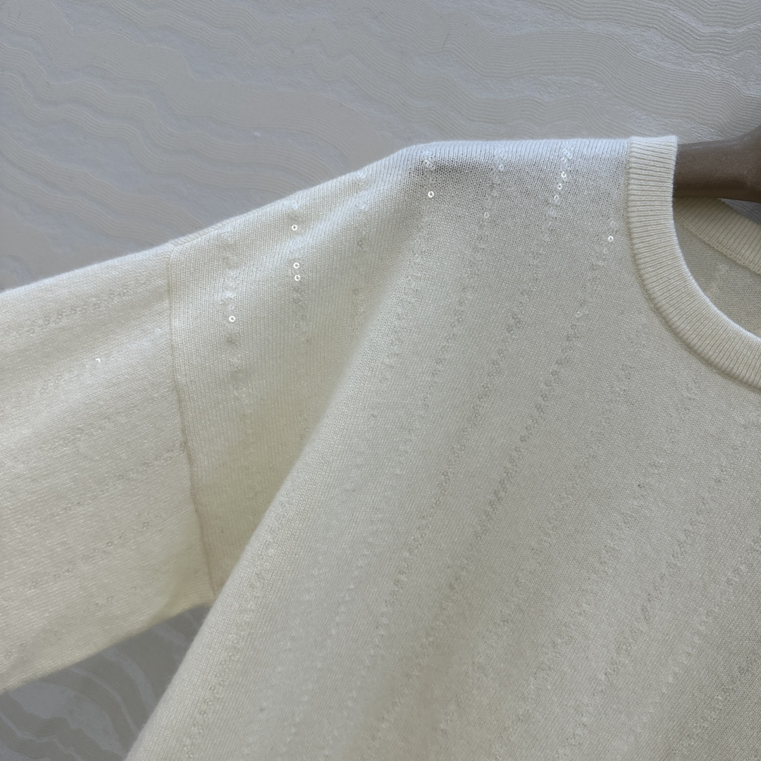 高端原单品质！行走的高定 Bc老钱风穿搭，意大利美学配色条纹珠片落肩羊绒上衣。重工前后定位刺绣珠片工艺，