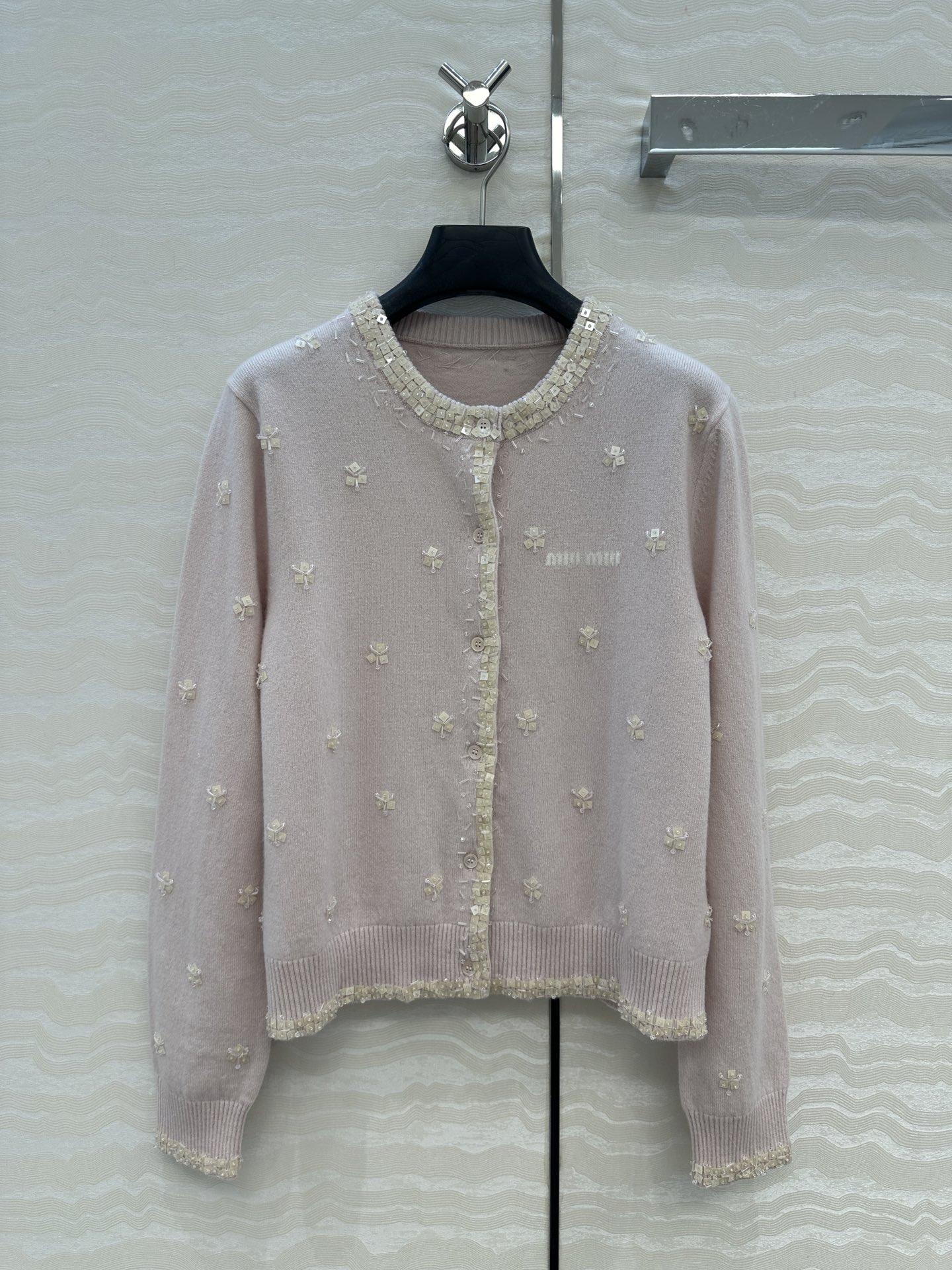 高端原单品质❤️miu系少女穿搭，方块钉珠花朵水钻羊毛小开衫！重工艺前后全定位手工水钻钉珠设计，气质少女