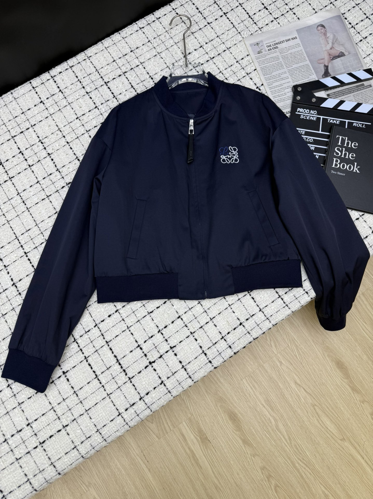 NO:587080,25 new products, classic contrasting color embroidered baseball uniform, casual and sassy flight jacket, simple and bright, short design is more playful and reduces age, highlights body proportions, looks taller and versatile, easy to match, two-color SML, jackets & coats, alexander wang1986090925新品 经典撞色刺绣棒球服 随性又飒气的飞行夹克 简约有亮点 小短款设计比较俏皮减龄 很凸显身材比例感 显高百搭 搭配起来不费劲 两色SML,,jackets & coats,alexander wang,Women's clothing