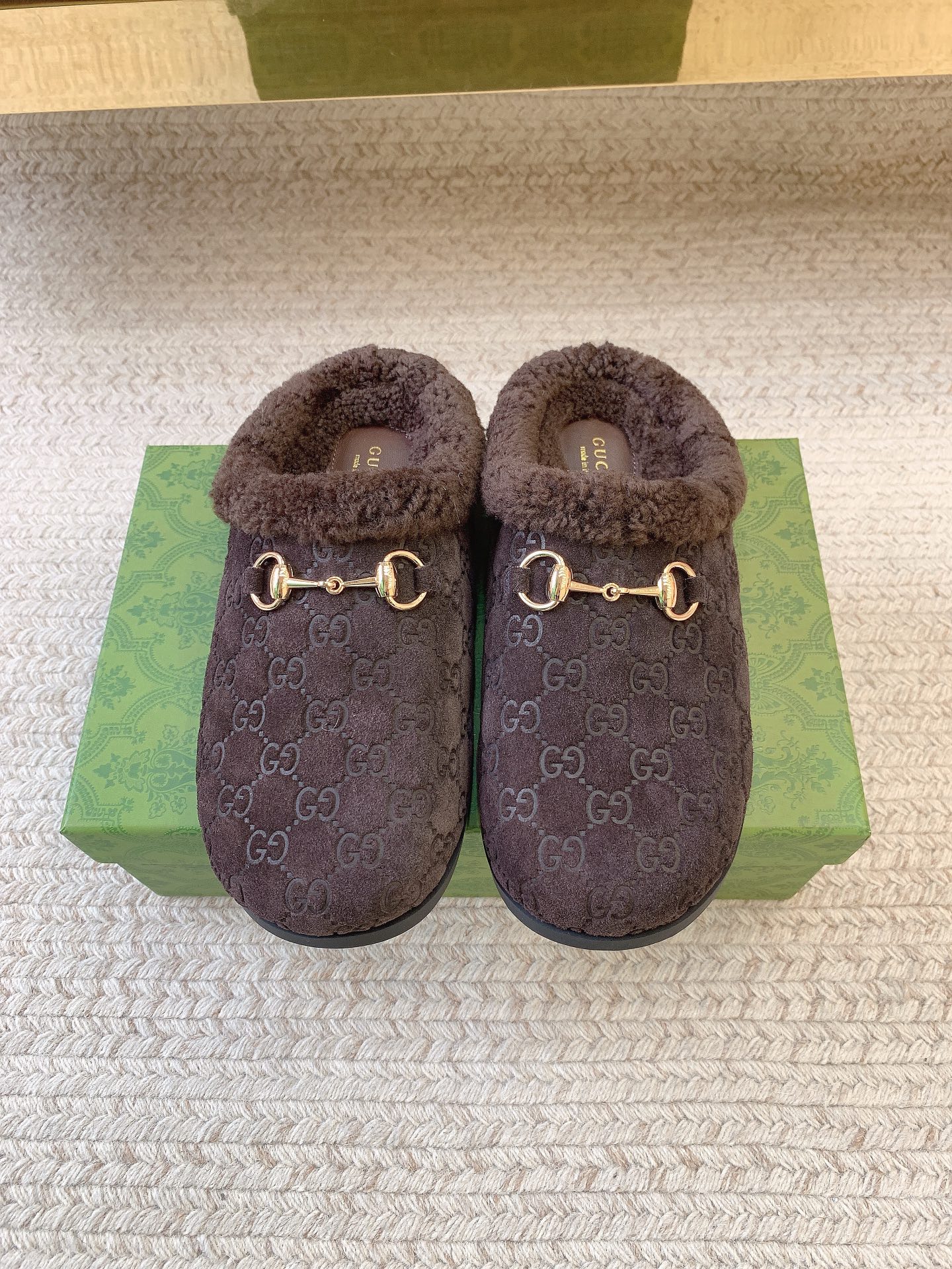 NO:693833,GUCC* 25 wool slippers, autumn and winter, new GuCci mules, latest pair of G letter rubber soles, flat bottom, size 35-42, semi-slippers, gucci, slippers19860909GUCC* 25 羊毛拖鞋 秋冬 新品GuCci穆勒鞋 最新双G字母橡胶鞋底 平底 码数 35-42,半拖毛毛鞋,gucci,slippers,Women's Shoes
