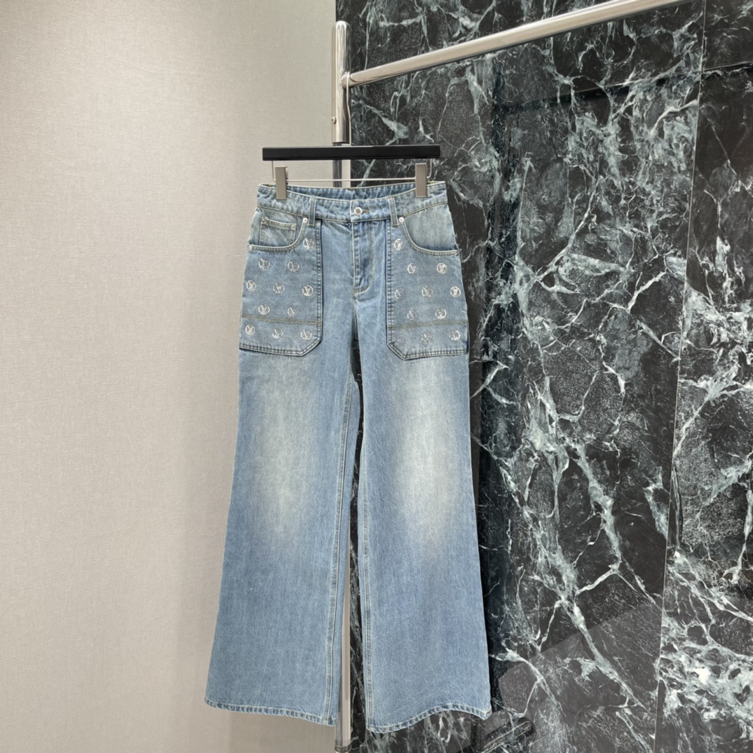 路易 25秋冬新款 滑雪系列 银色亮片阔腿牛仔长裤 精选高支丹宁牛仔面料，自带软糯却挺括的垂坠感，久穿不