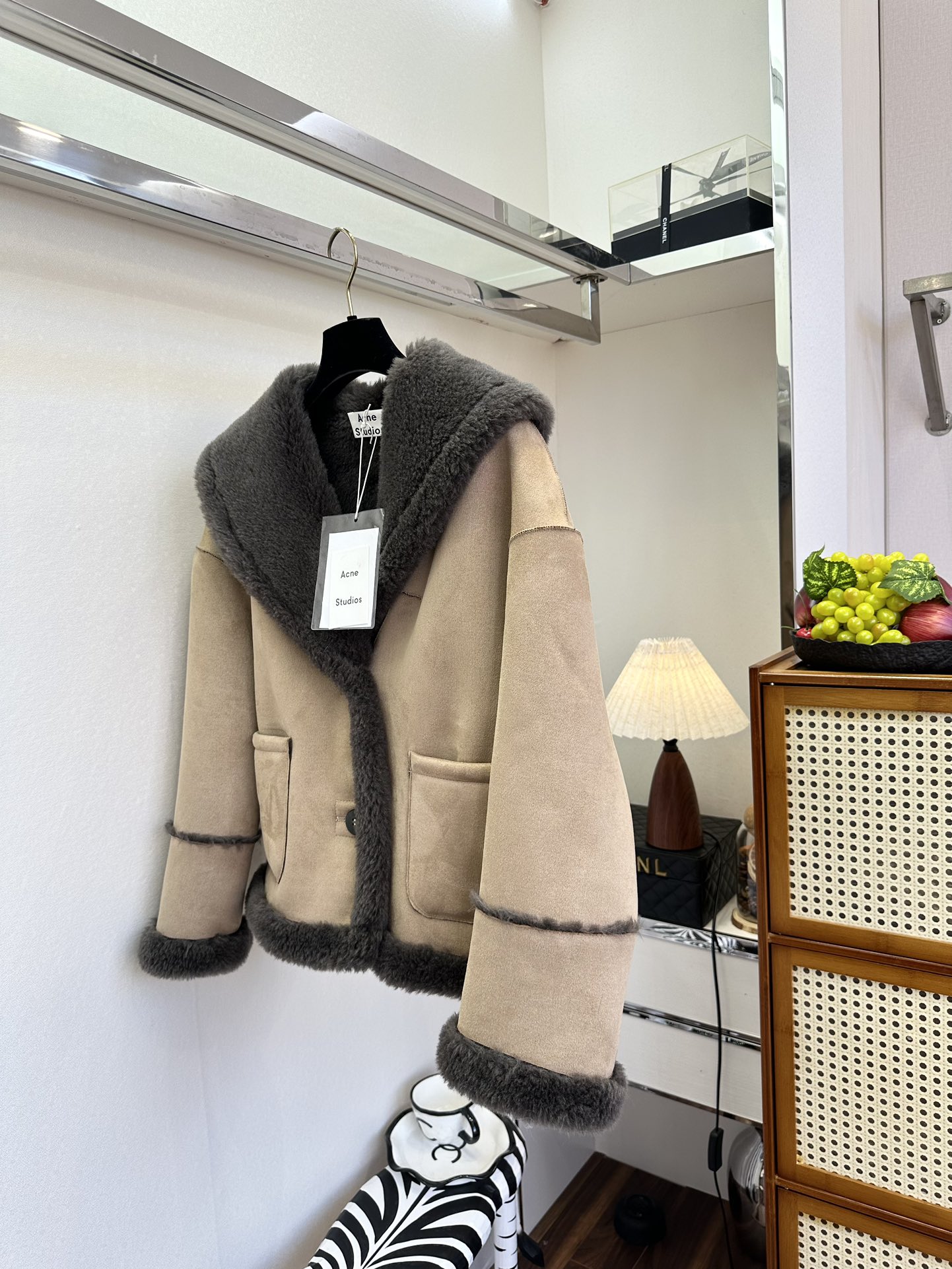 Elegant Shearling Coat with Oversized Collar - Warm & Stylish 4 i1762526809 1523 2
