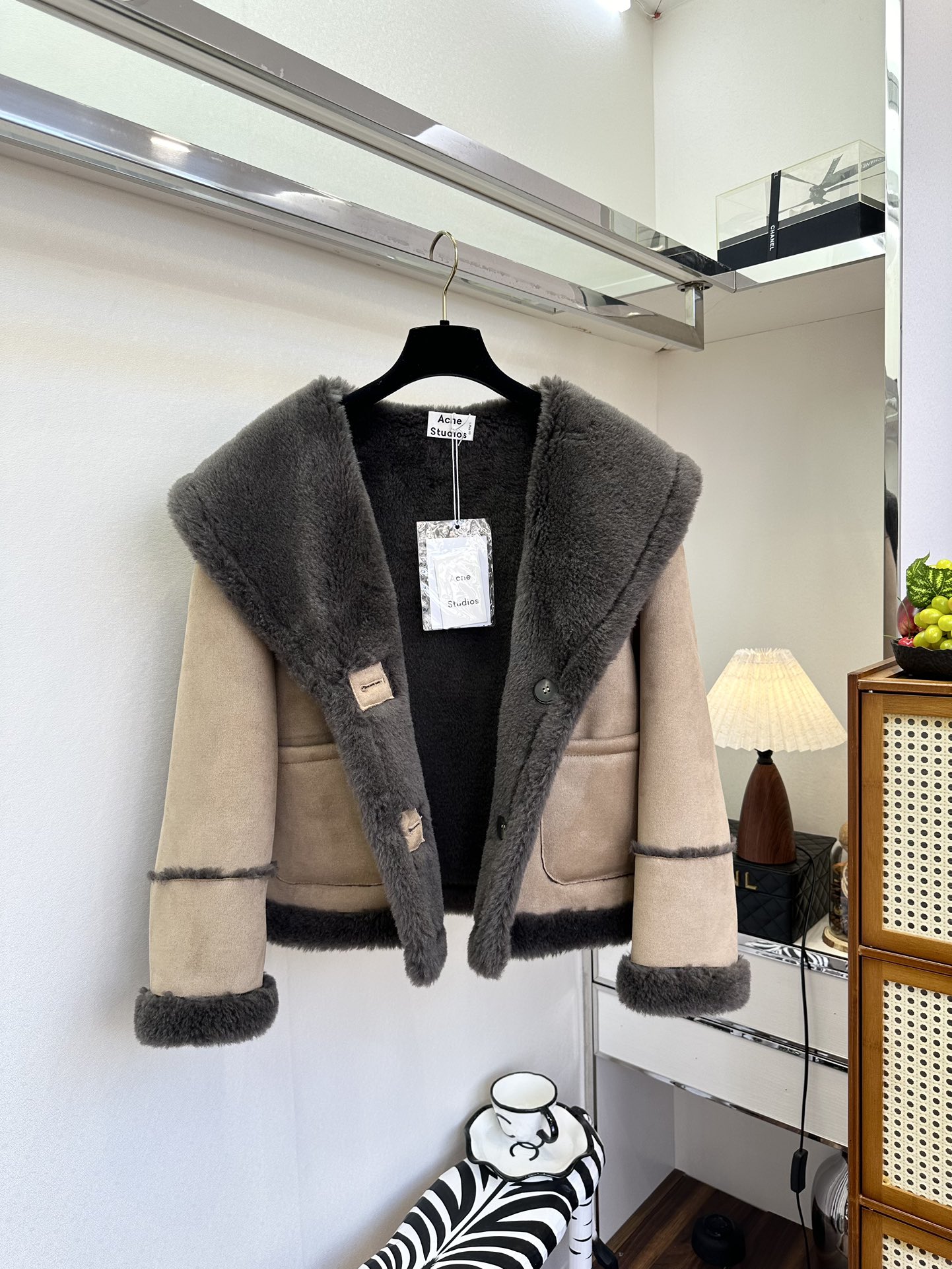 Elegant Shearling Coat with Oversized Collar - Warm & Stylish 5 i1762526809 2775 3
