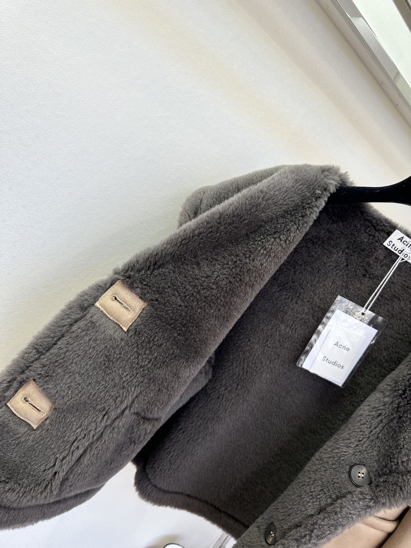 Elegant Shearling Coat with Oversized Collar - Warm & Stylish 10 i1762526809 9649 8