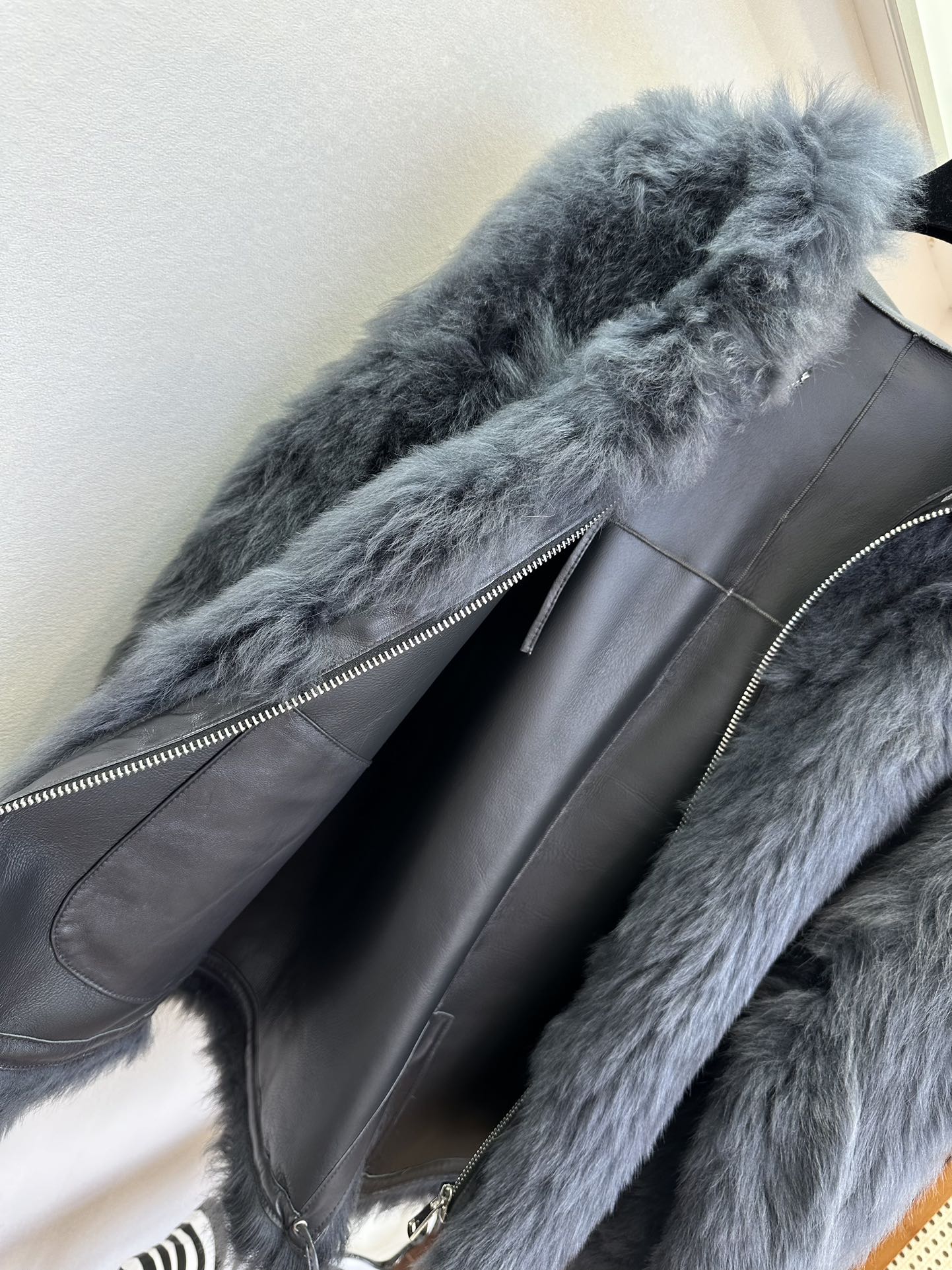 Celine Toscana Shearling Coat: Luxurious, Warm, and Stylish 10 i1762528099 2906 8