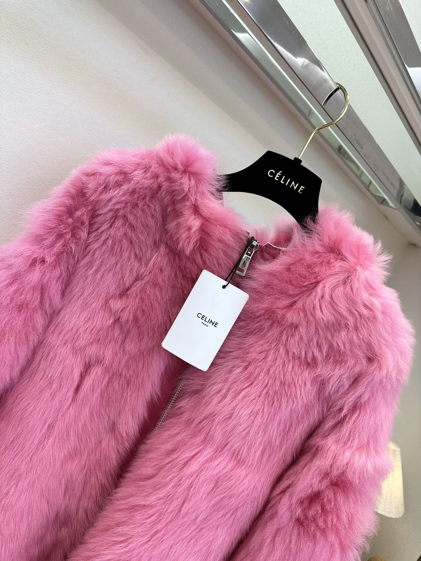 Celine Toscana Shearling Coat: Luxurious, Warm, and Stylish 5 i1762528099 8573 3