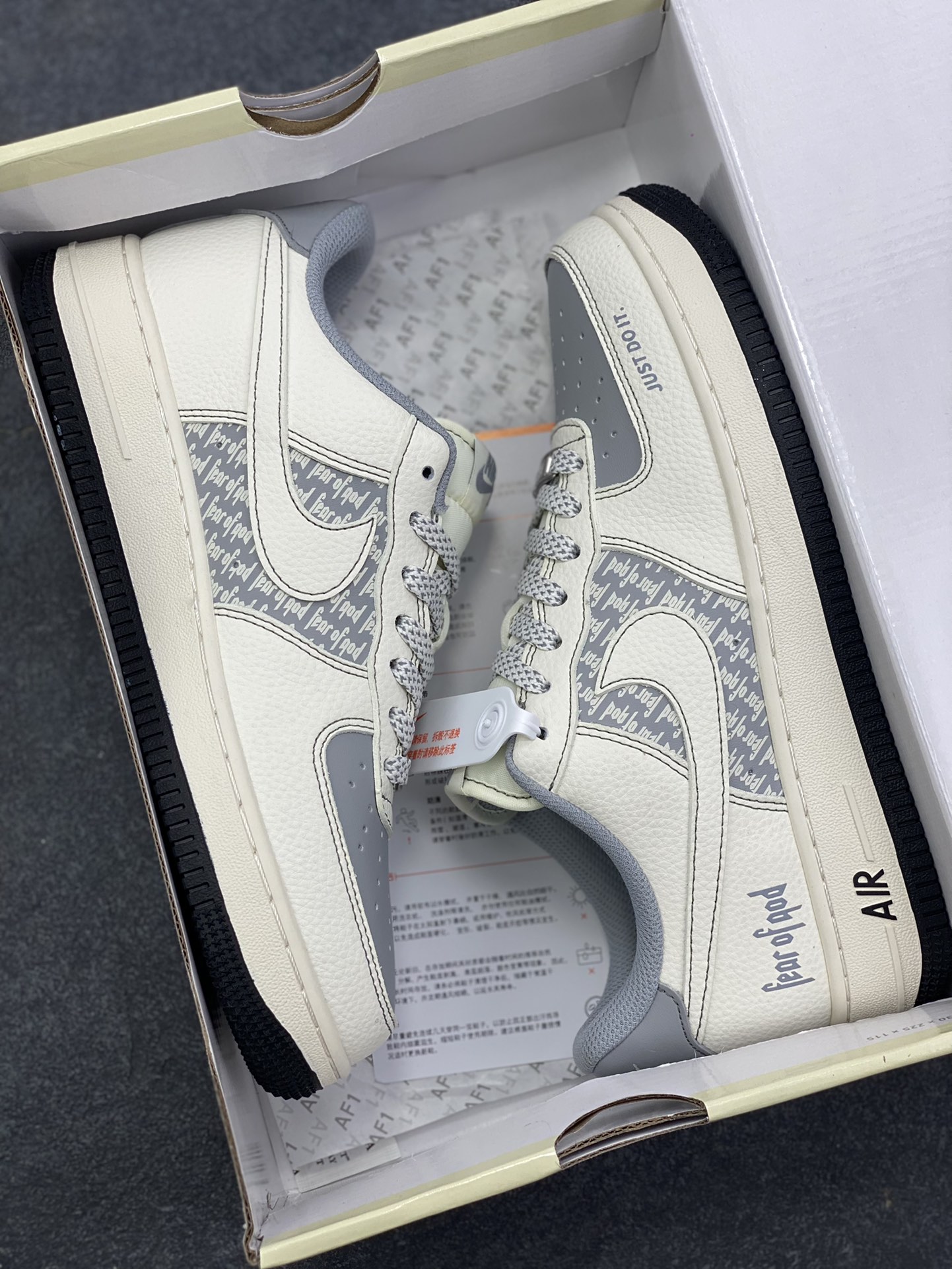 图片[9]-NIke Air Force 1 \’07 Low “fear of god联名——米灰黑满天星”空军一号 低帮 运动鞋 休闲鞋 折边针车 工艺难度大 原楦头原纸板 原装鞋盒 定制五金配件 内置全掌气垫 原厂鞋底 货号：JP8028-008 尺码：36 36.5 37.5 38 38.5 39 40 40.5 41 42 42.5 43 44 44.5 45-选品中心