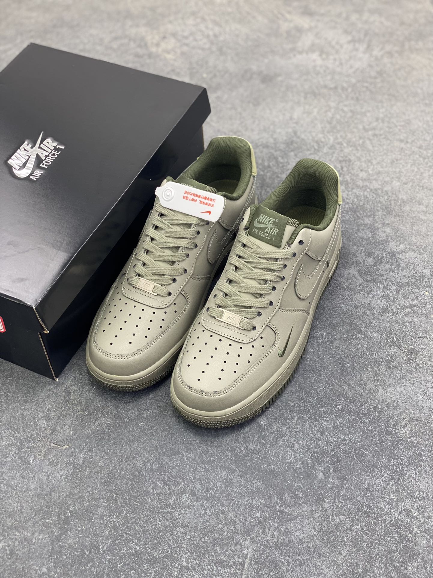 图片[8]-福利特价 Air Force 1\’ 07 浅军绿小勾 原楦头原纸板 打造纯正空军版型 专注外贸渠道 全掌内置蜂窝气垫 #原盒配件 原厂中底钢印、拉帮完美 货号：HM9483-300 尺码：36 36.5 37.5 38 38.5 39 40 40.5 41 42 42.5 43 44 44.5 45-选品中心