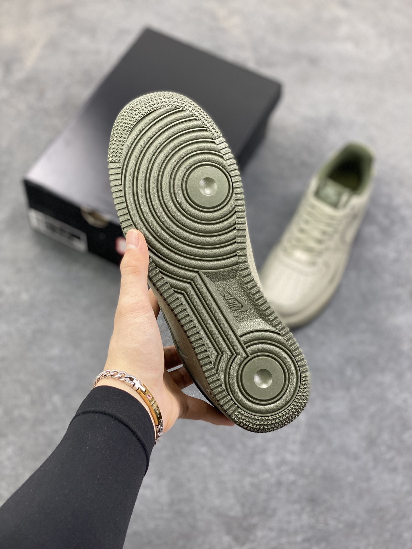 图片[5]-福利特价 Air Force 1\’ 07 浅军绿小勾 原楦头原纸板 打造纯正空军版型 专注外贸渠道 全掌内置蜂窝气垫 #原盒配件 原厂中底钢印、拉帮完美 货号：HM9483-300 尺码：36 36.5 37.5 38 38.5 39 40 40.5 41 42 42.5 43 44 44.5 45-选品中心