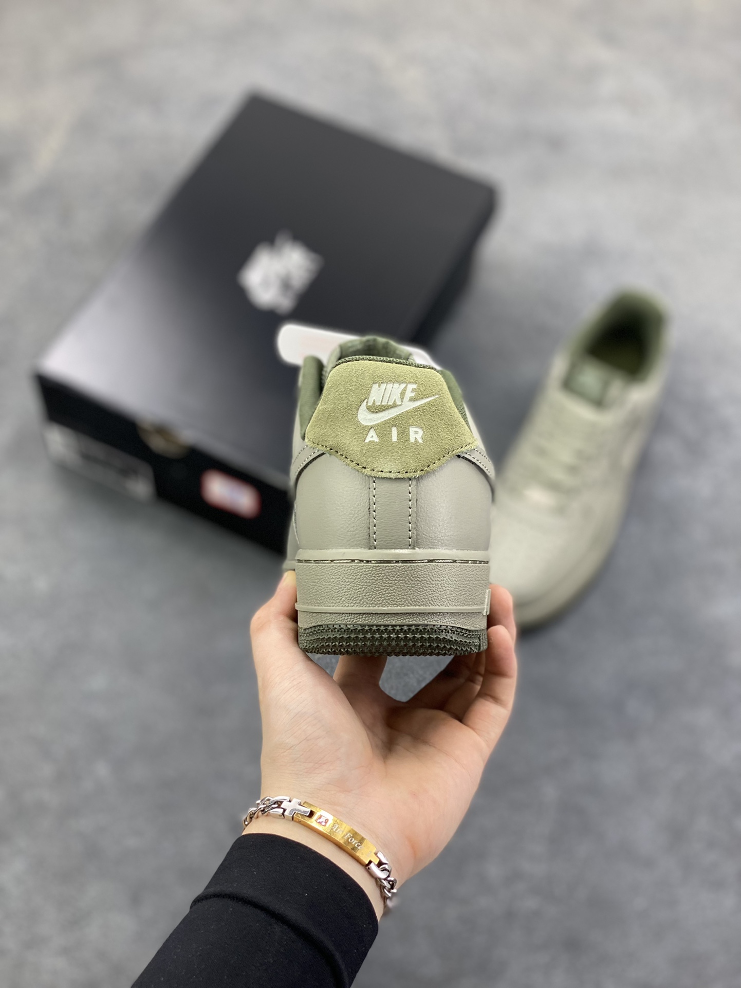 图片[4]-福利特价 Air Force 1\’ 07 浅军绿小勾 原楦头原纸板 打造纯正空军版型 专注外贸渠道 全掌内置蜂窝气垫 #原盒配件 原厂中底钢印、拉帮完美 货号：HM9483-300 尺码：36 36.5 37.5 38 38.5 39 40 40.5 41 42 42.5 43 44 44.5 45-选品中心