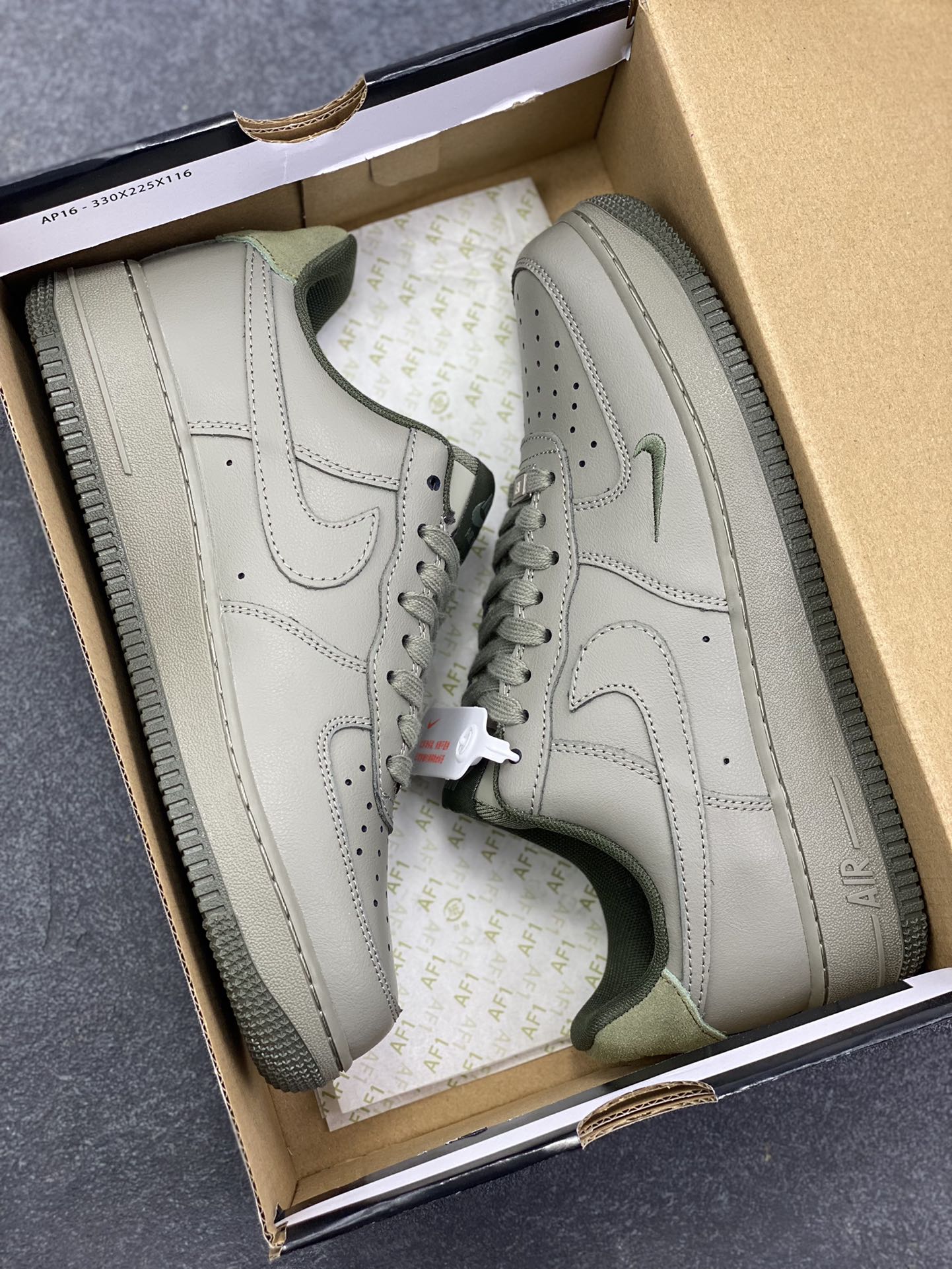 图片[9]-福利特价 Air Force 1\’ 07 浅军绿小勾 原楦头原纸板 打造纯正空军版型 专注外贸渠道 全掌内置蜂窝气垫 #原盒配件 原厂中底钢印、拉帮完美 货号：HM9483-300 尺码：36 36.5 37.5 38 38.5 39 40 40.5 41 42 42.5 43 44 44.5 45-选品中心