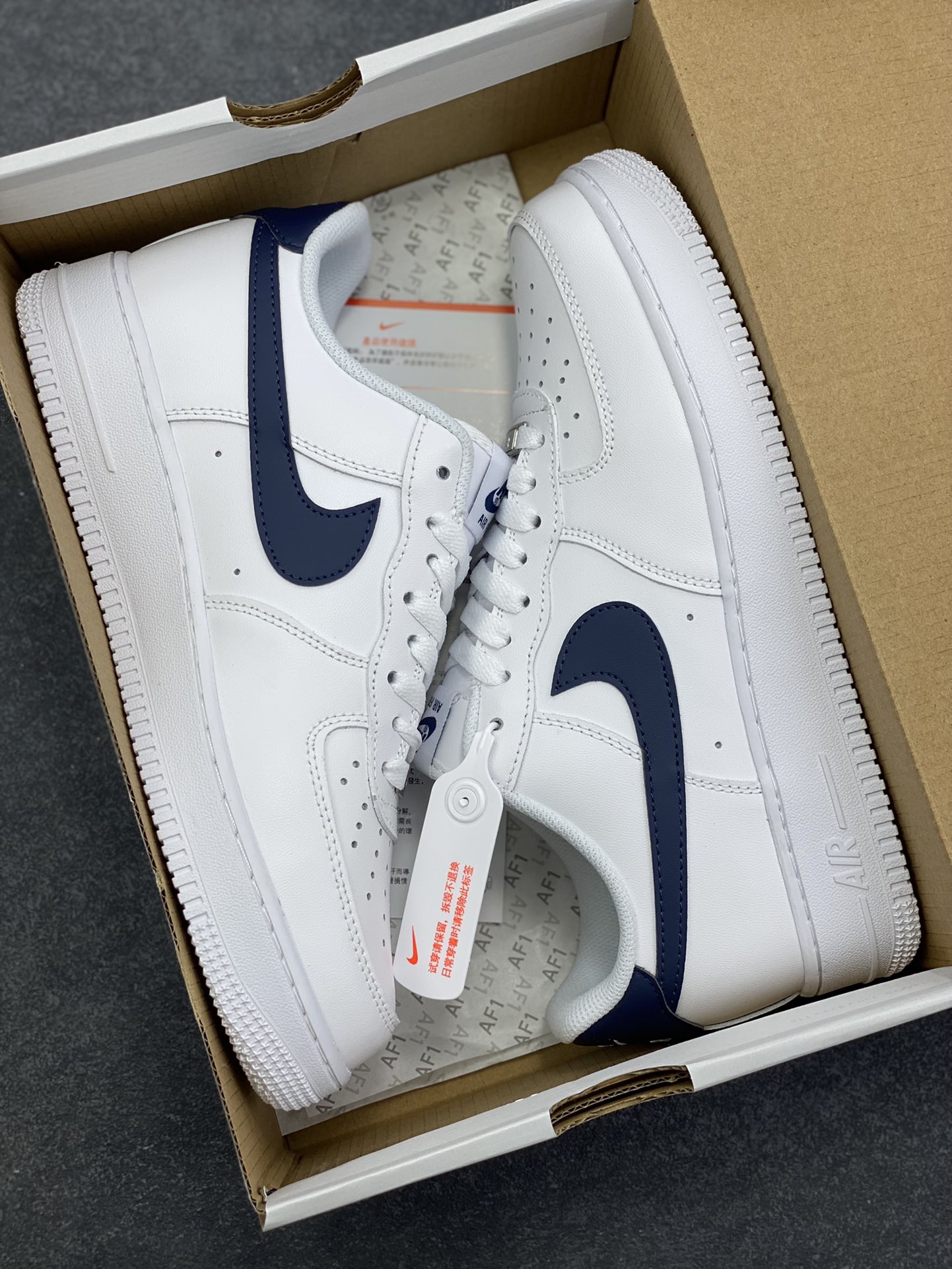 图片[9]-Nike Air Force 1 Low 白深蓝 空军一号低帮运动休闲板鞋 原楦头原纸板 打造纯正空军版型 专注外贸渠道 全掌内置蜂窝气垫 原盒配件 原厂中底钢印、拉帮完美 货号：FJ4146-119 尺码：36 36.5 37.5 38 38.5 39 40 40.5 41 42 42.5 43 44 44.5 45-选品中心
