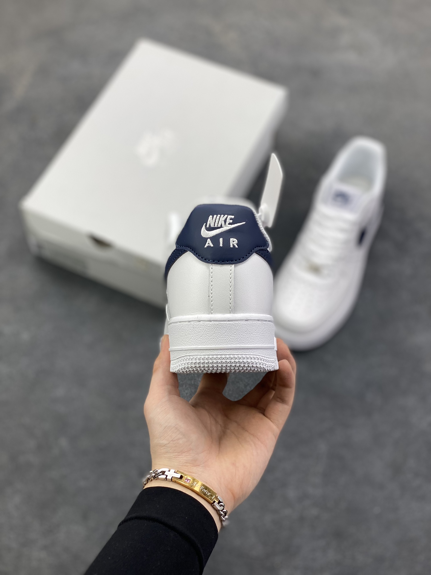 图片[4]-Nike Air Force 1 Low 白深蓝 空军一号低帮运动休闲板鞋 原楦头原纸板 打造纯正空军版型 专注外贸渠道 全掌内置蜂窝气垫 原盒配件 原厂中底钢印、拉帮完美 货号：FJ4146-119 尺码：36 36.5 37.5 38 38.5 39 40 40.5 41 42 42.5 43 44 44.5 45-选品中心