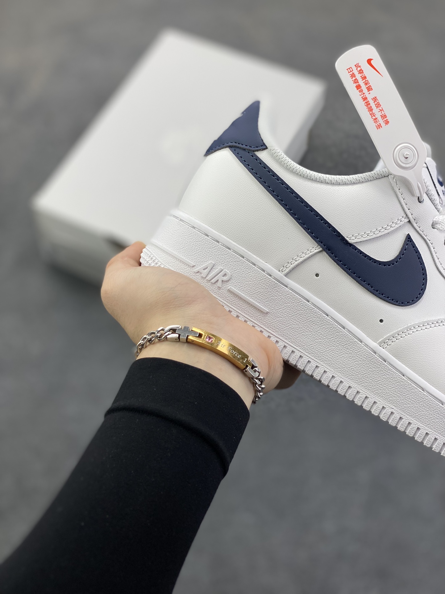 图片[6]-Nike Air Force 1 Low 白深蓝 空军一号低帮运动休闲板鞋 原楦头原纸板 打造纯正空军版型 专注外贸渠道 全掌内置蜂窝气垫 原盒配件 原厂中底钢印、拉帮完美 货号：FJ4146-119 尺码：36 36.5 37.5 38 38.5 39 40 40.5 41 42 42.5 43 44 44.5 45-选品中心
